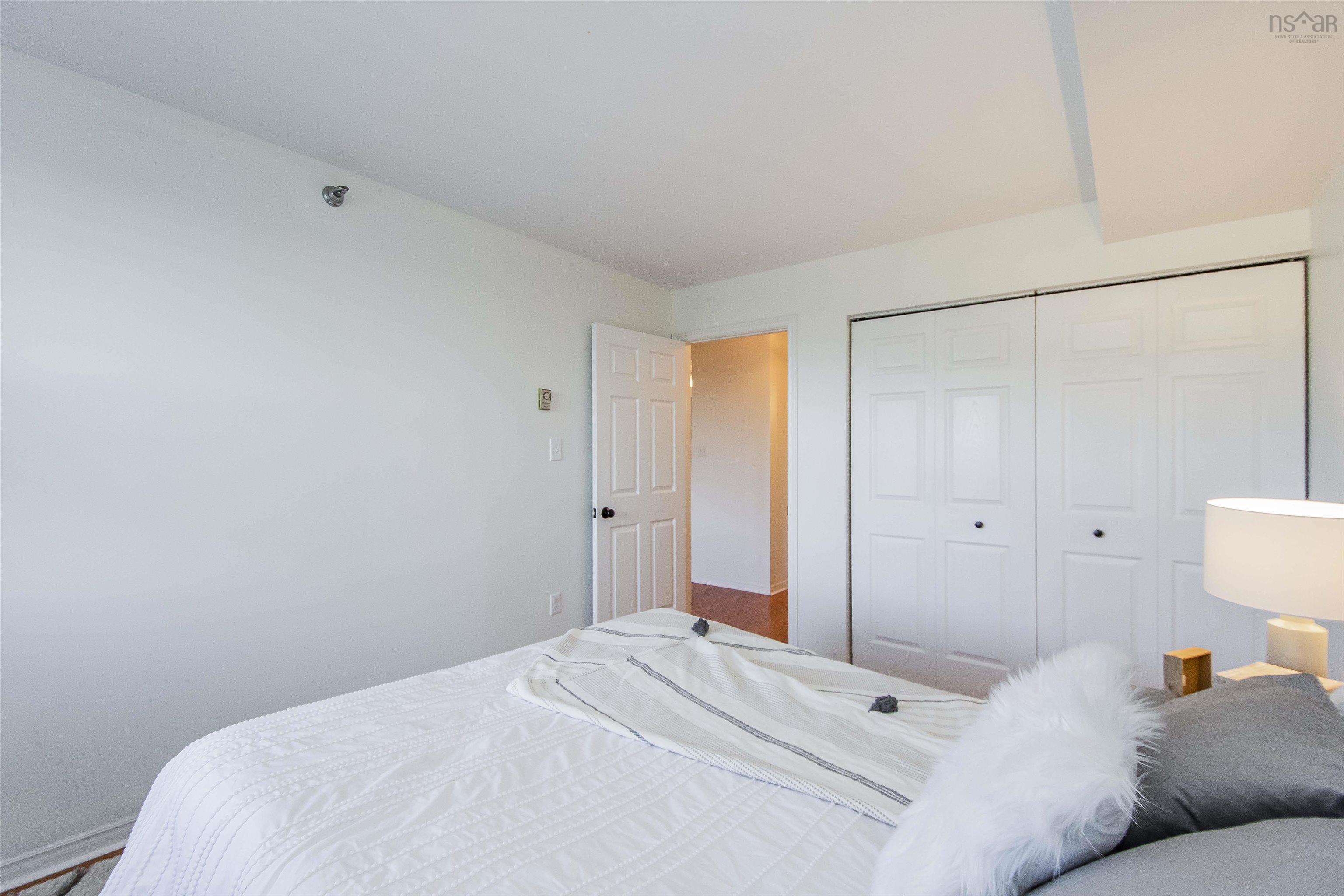 $369,900.00: 303 93 Kearney Lake Road, Clayton Park