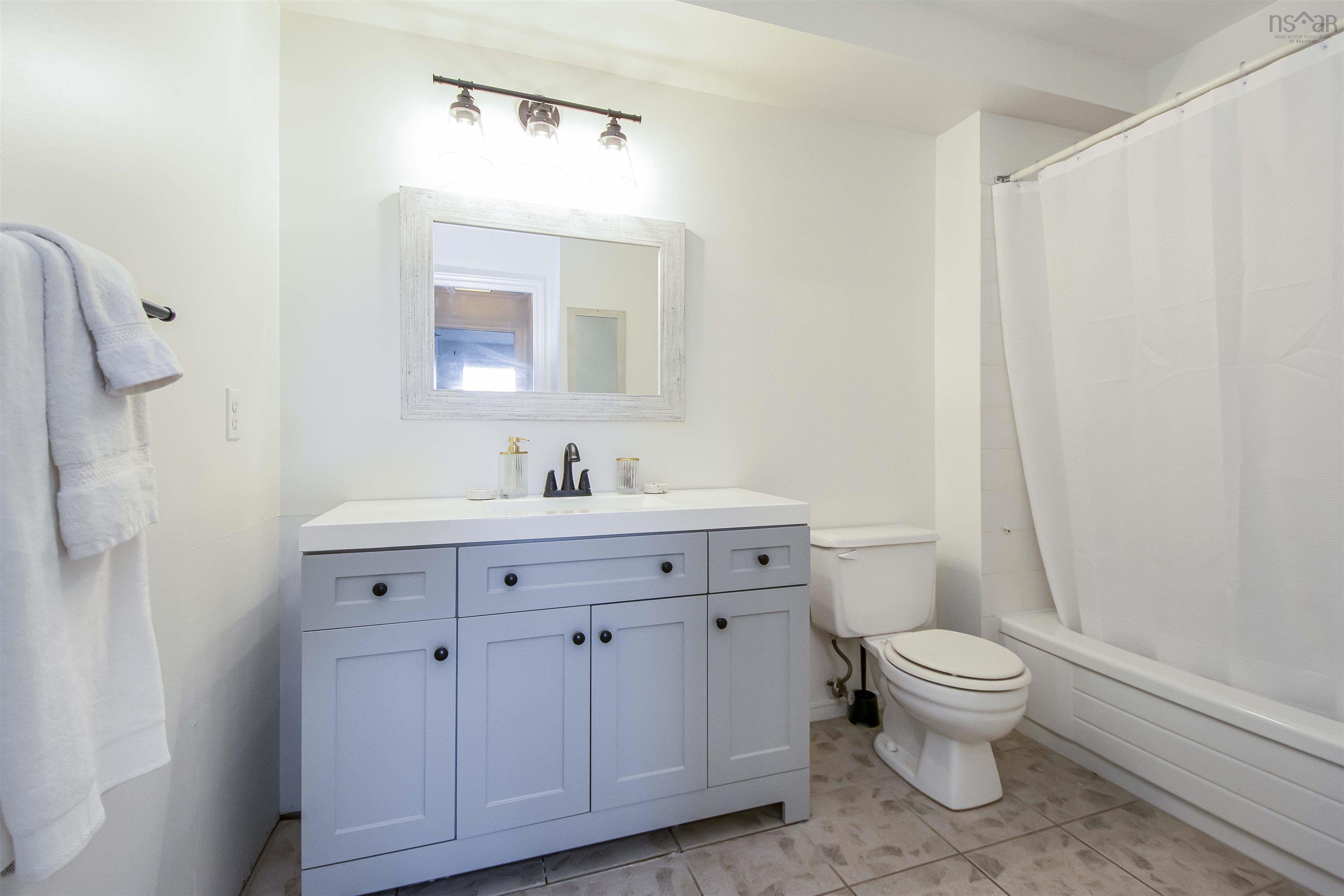 $369,900.00: 303 93 Kearney Lake Road, Clayton Park