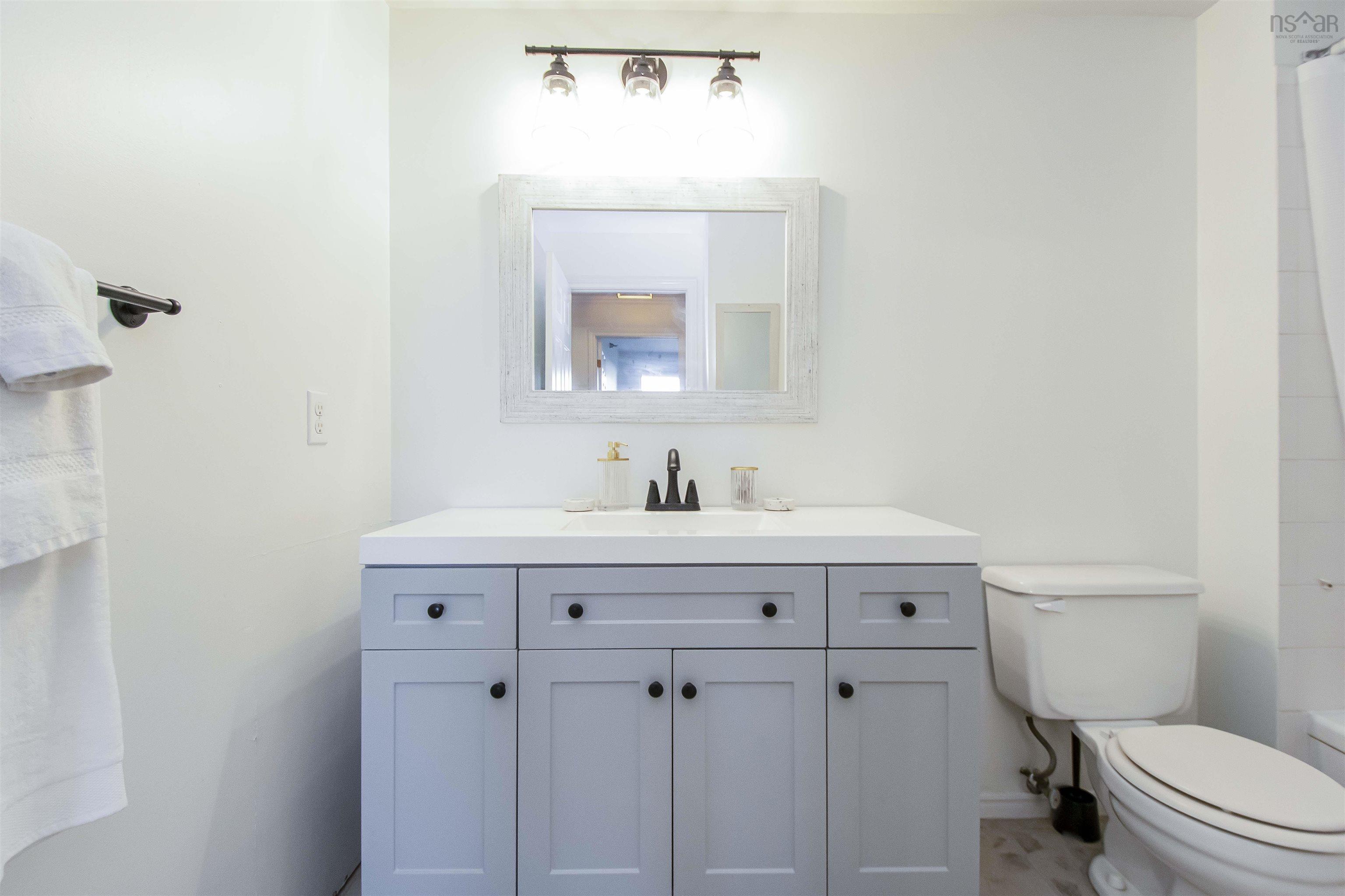 $369,900.00: 303 93 Kearney Lake Road, Clayton Park