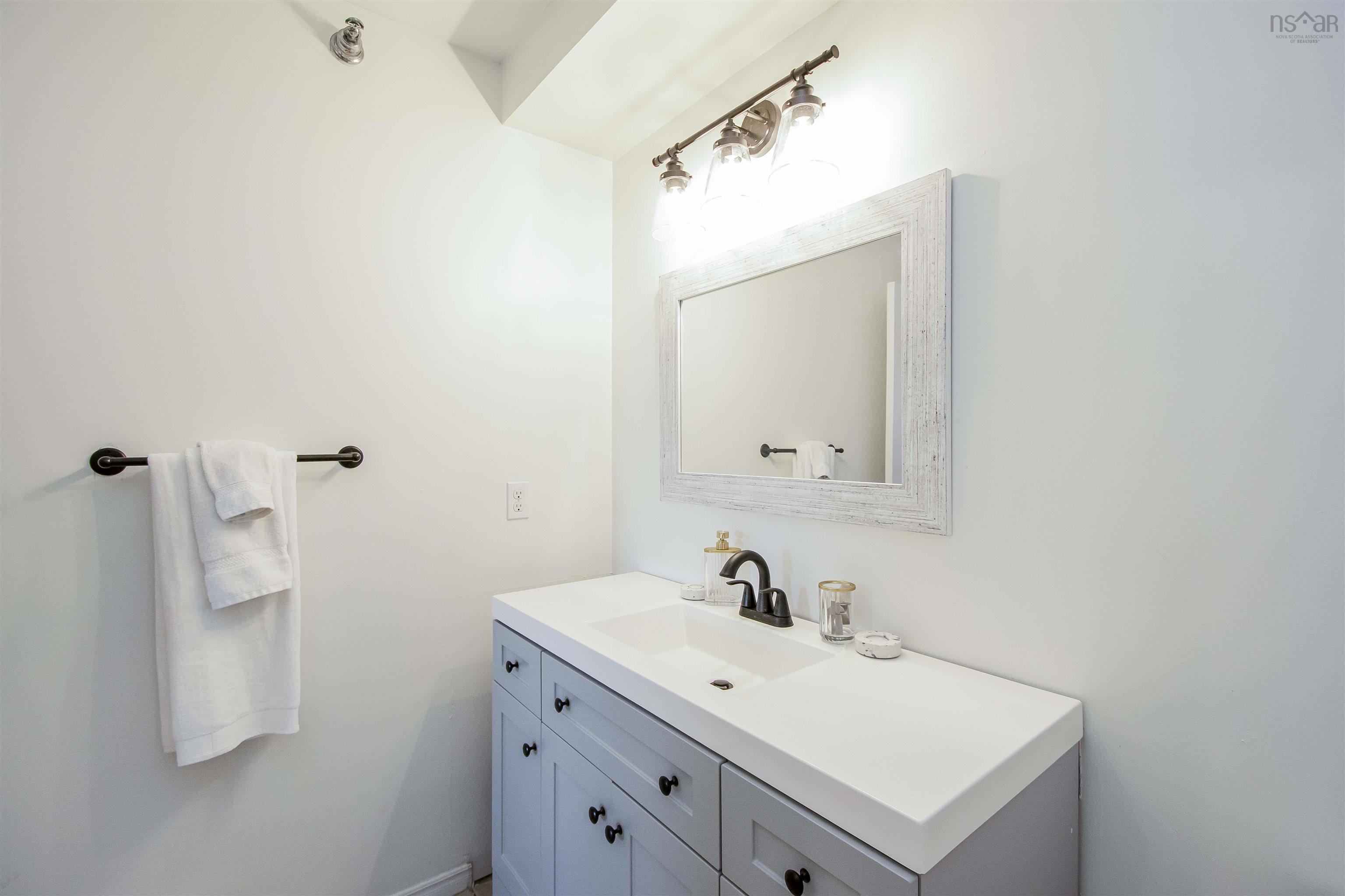 $369,900.00: 303 93 Kearney Lake Road, Clayton Park