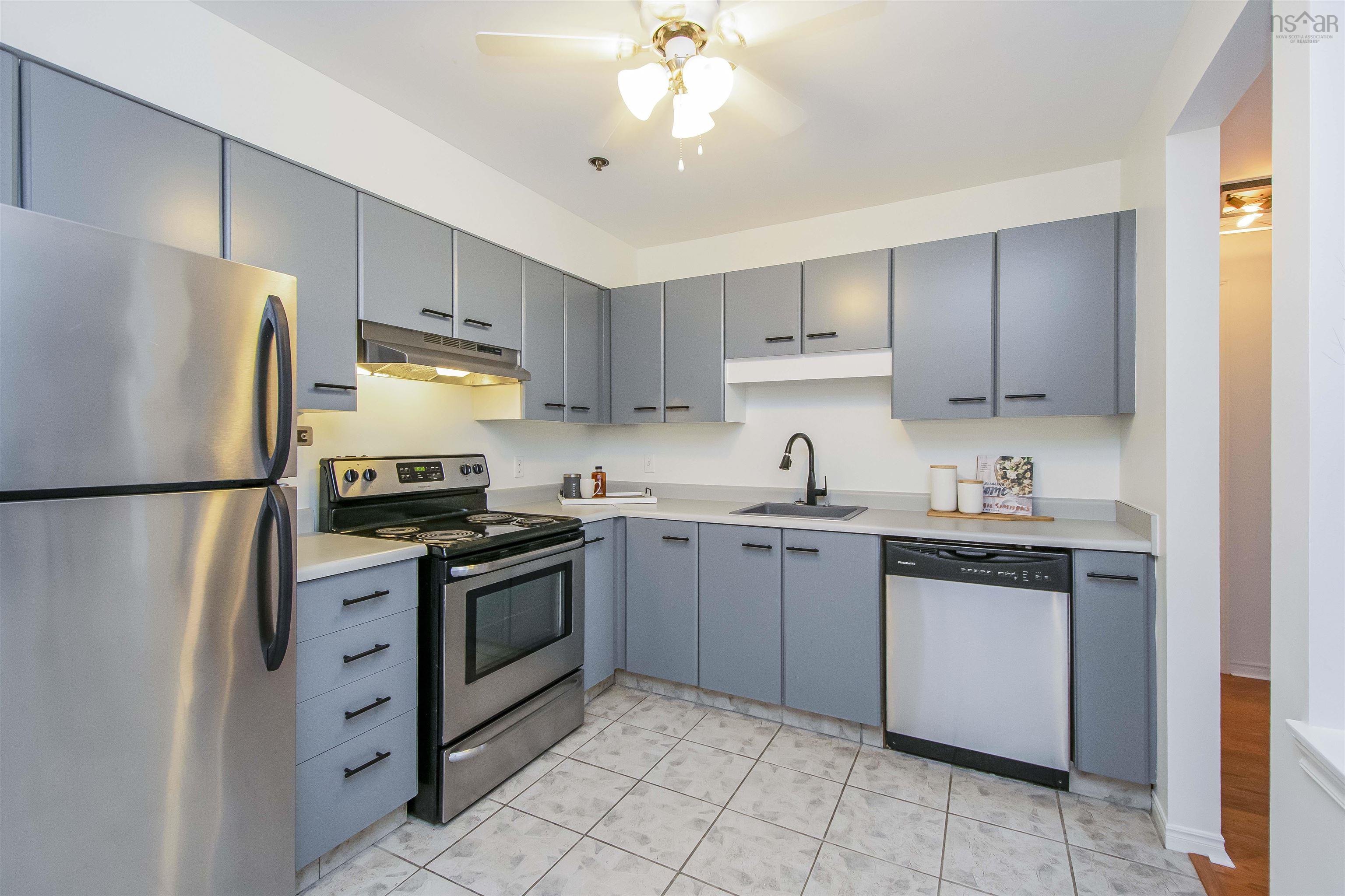 $369,900.00: 303 93 Kearney Lake Road, Clayton Park