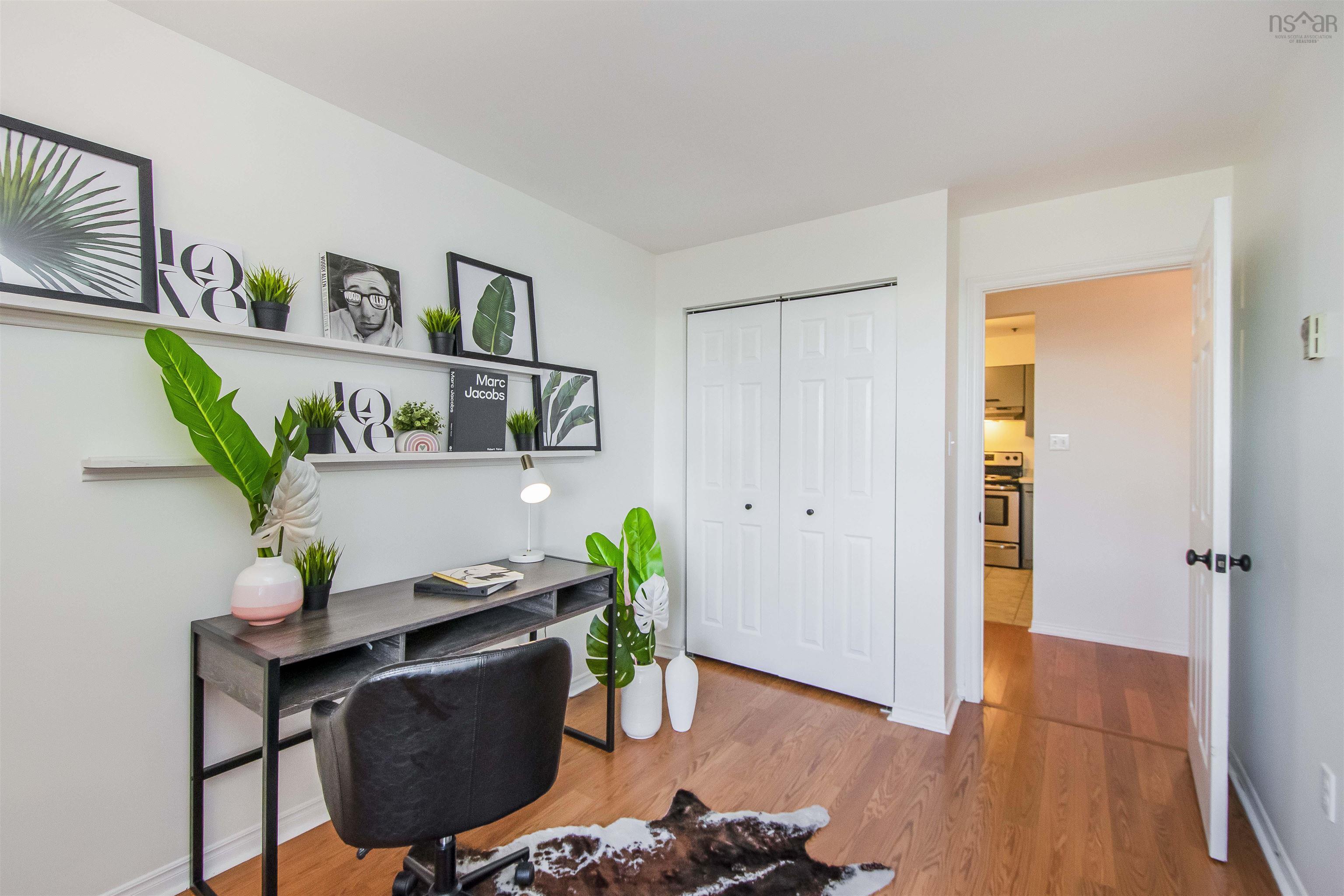 $369,900.00: 303 93 Kearney Lake Road, Clayton Park