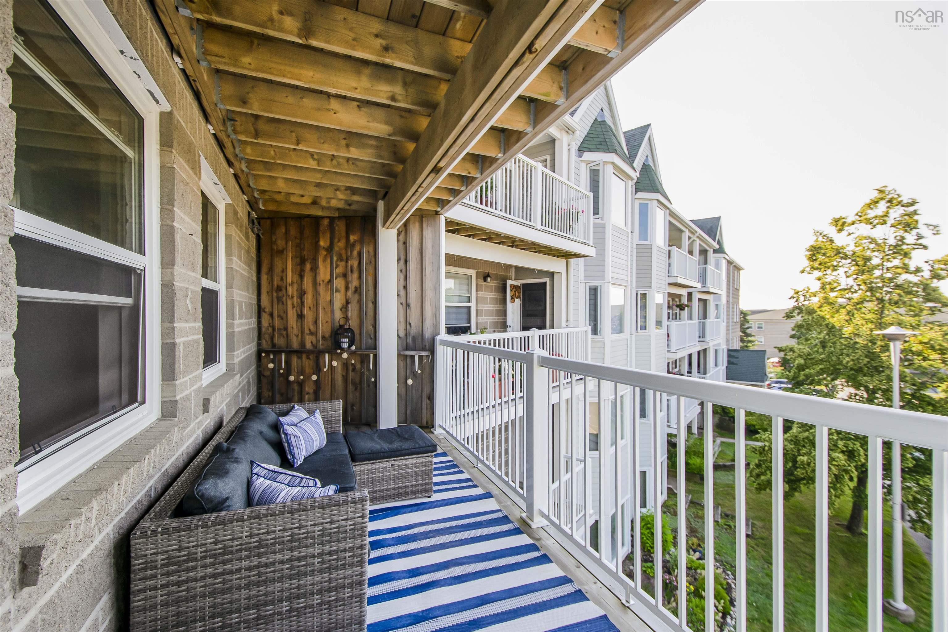 $369,900.00: 303 93 Kearney Lake Road, Clayton Park