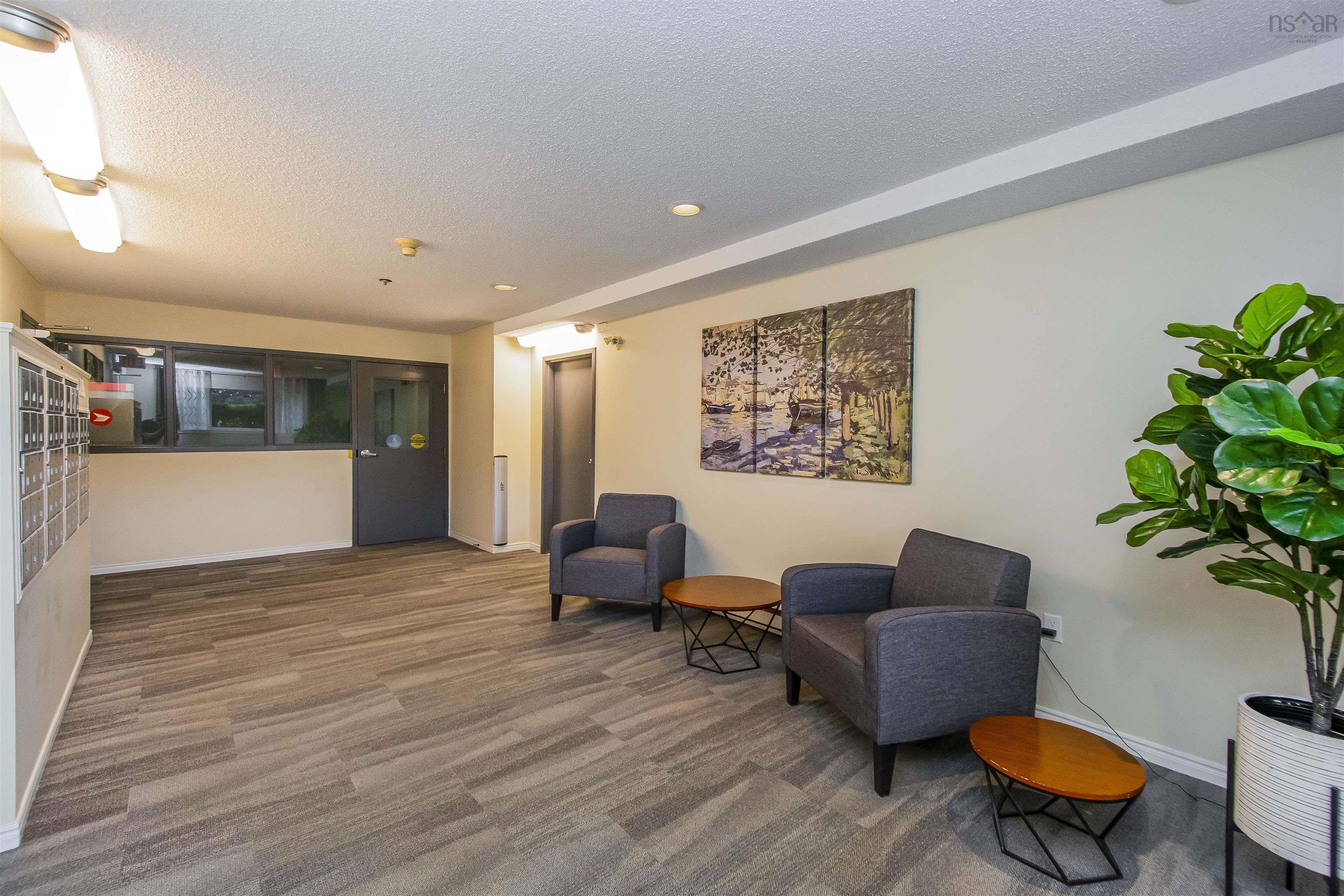 $369,900.00: 303 93 Kearney Lake Road, Clayton Park