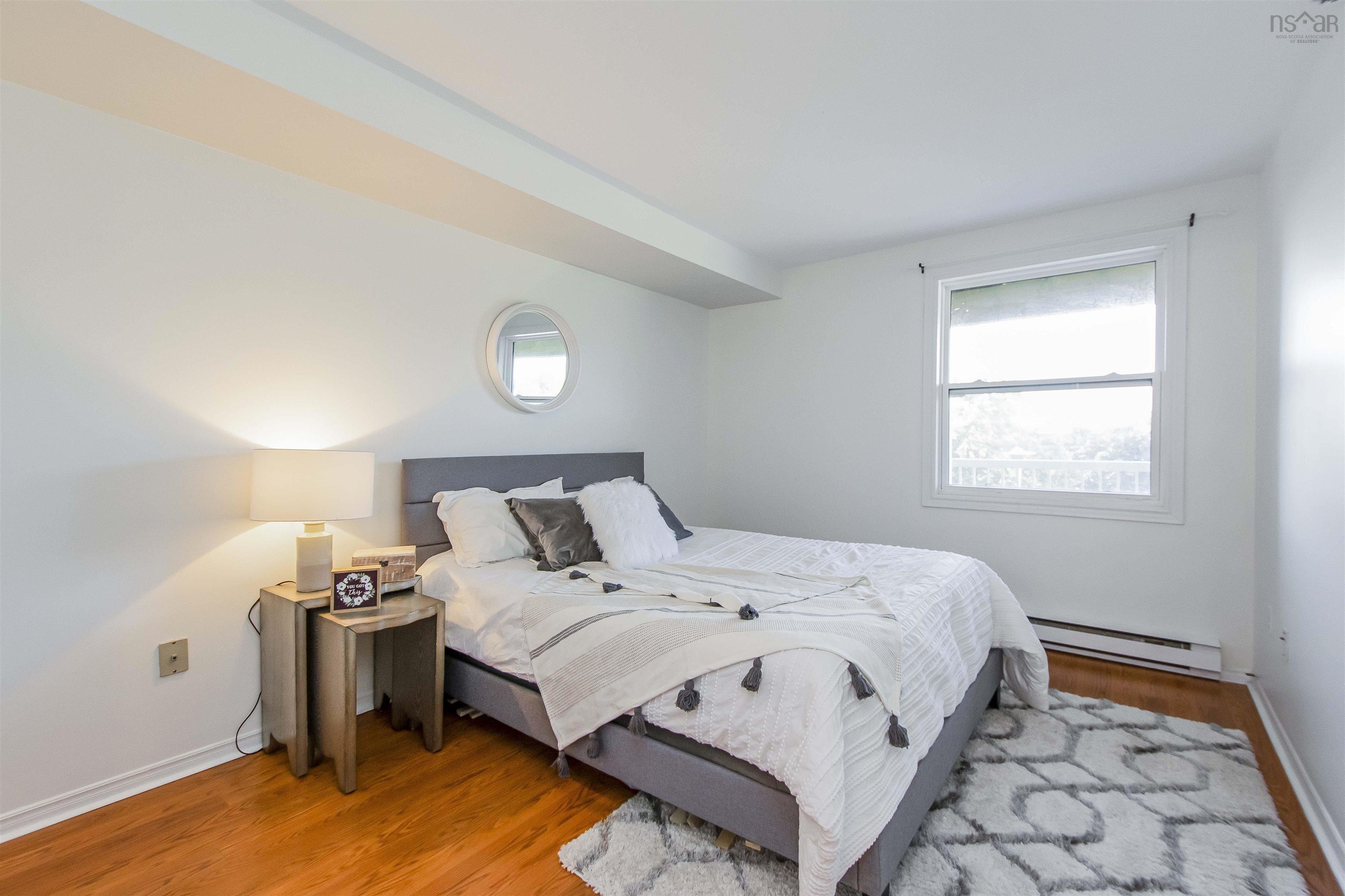 $369,900.00: 303 93 Kearney Lake Road, Clayton Park