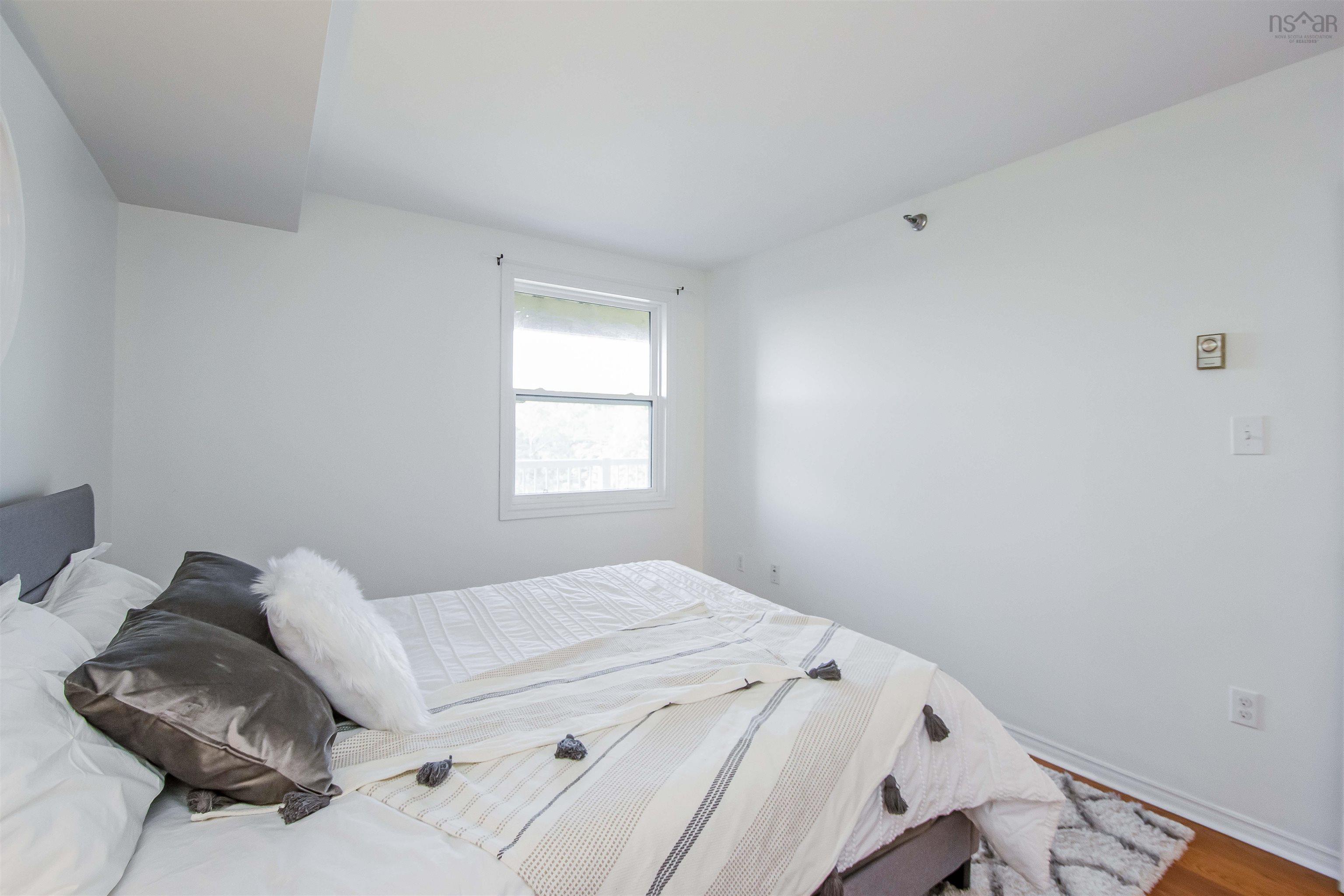 $369,900.00: 303 93 Kearney Lake Road, Clayton Park