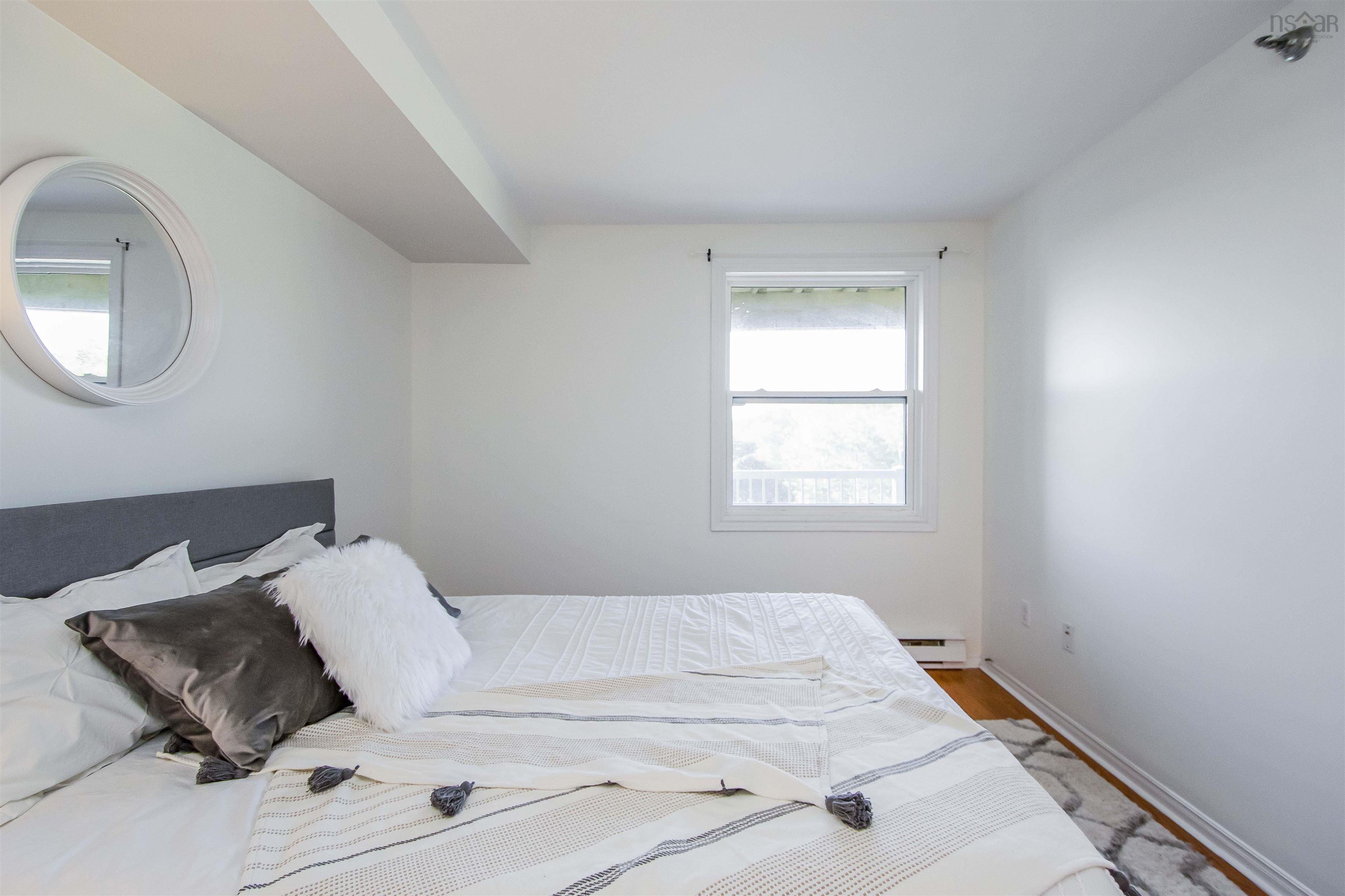 $369,900.00: 303 93 Kearney Lake Road, Clayton Park