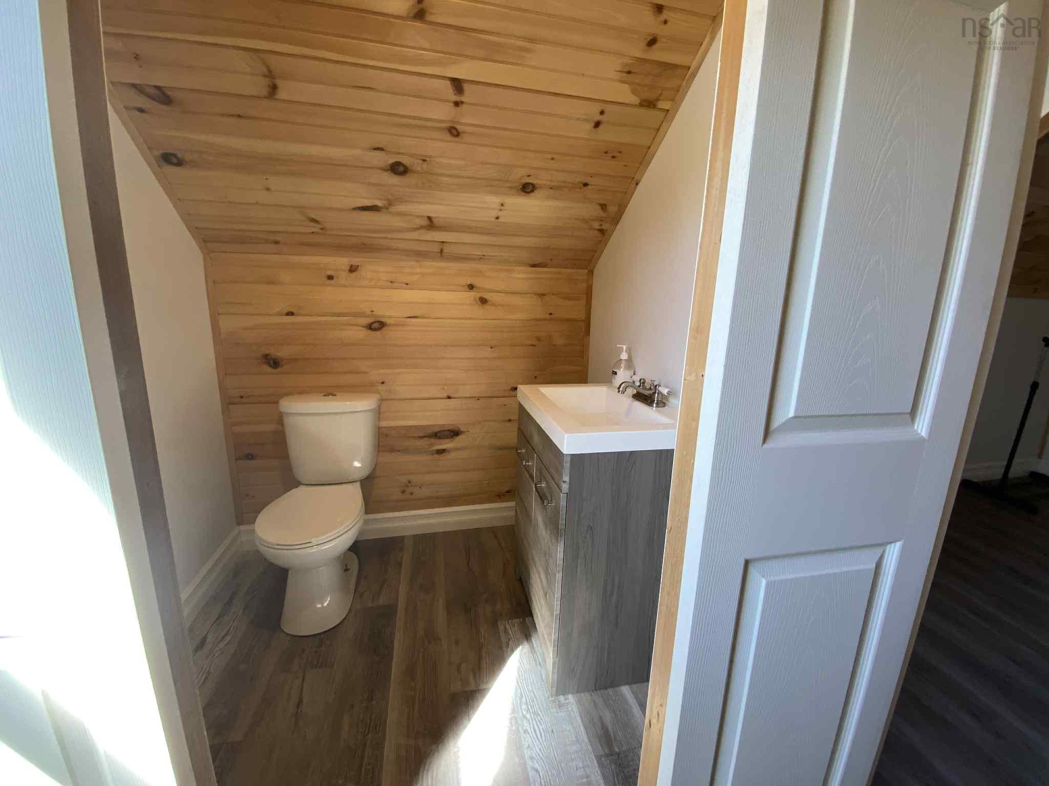 $455,000.00: 2799 1 Highway, Upper Clements