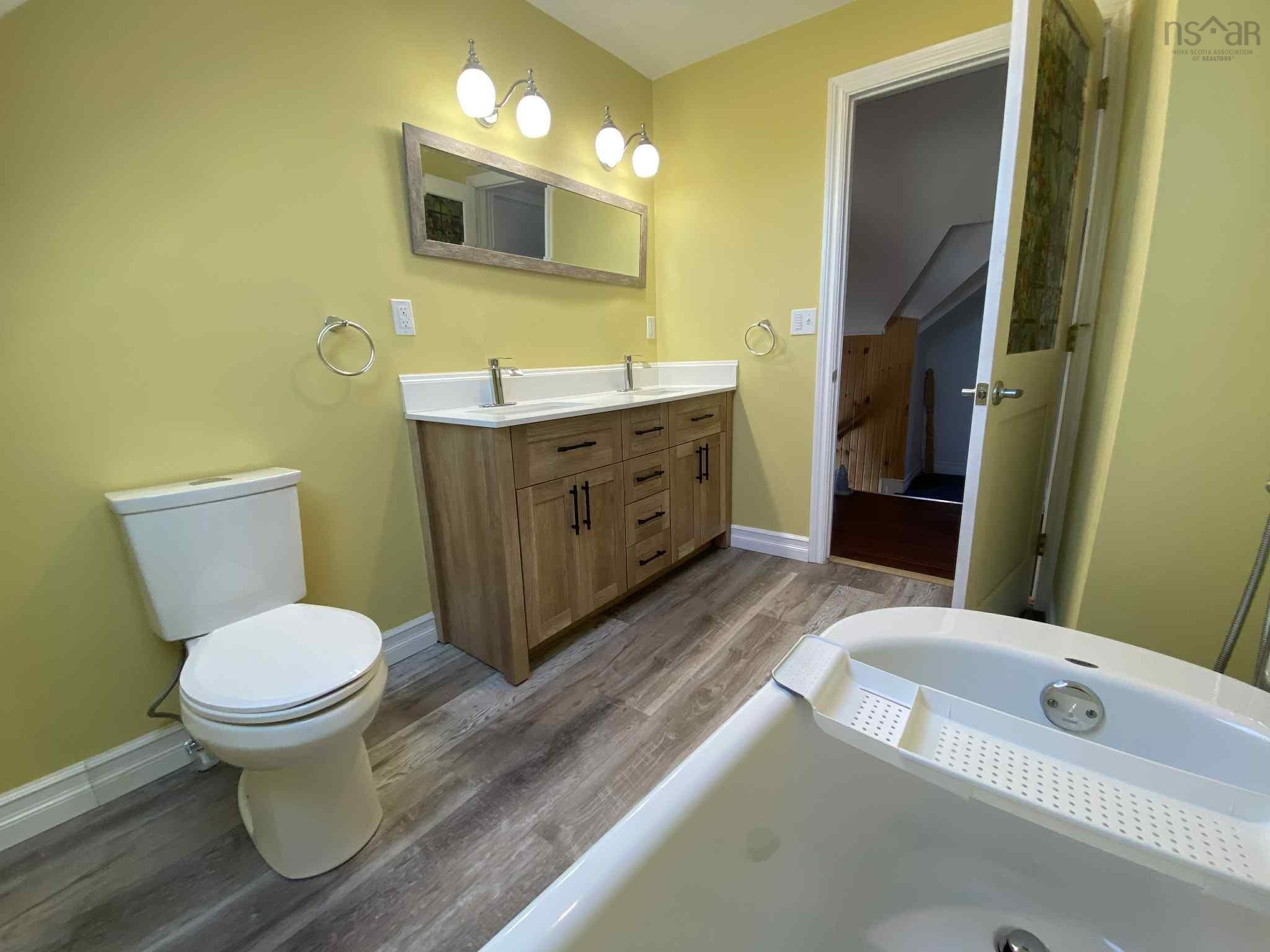 $455,000.00: 2799 1 Highway, Upper Clements