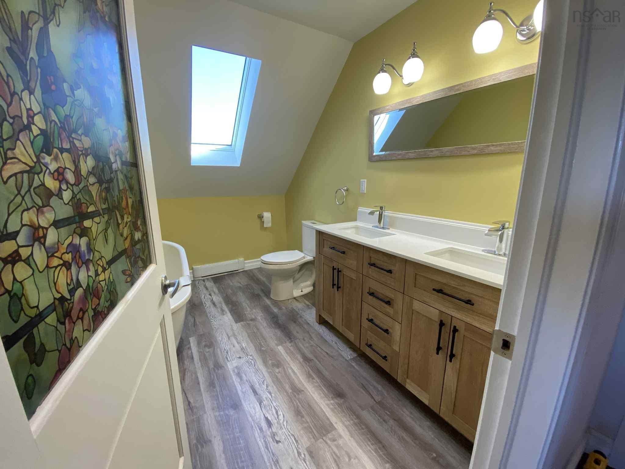 $455,000.00: 2799 1 Highway, Upper Clements