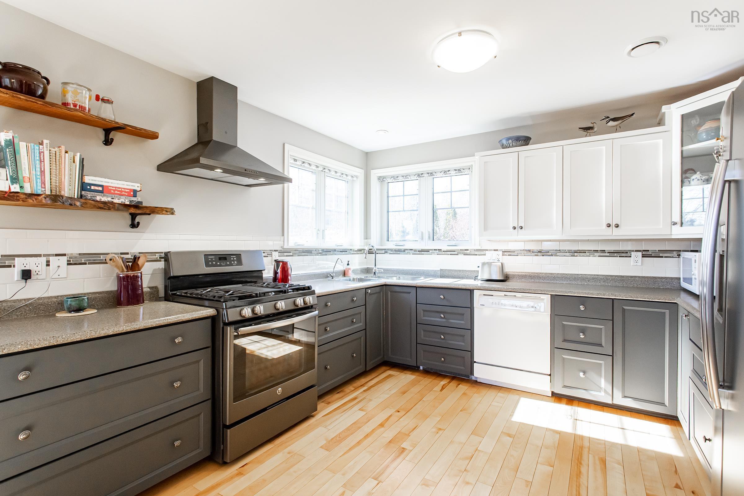 $639,000.00: 36 Beech Hill Road, North Alton