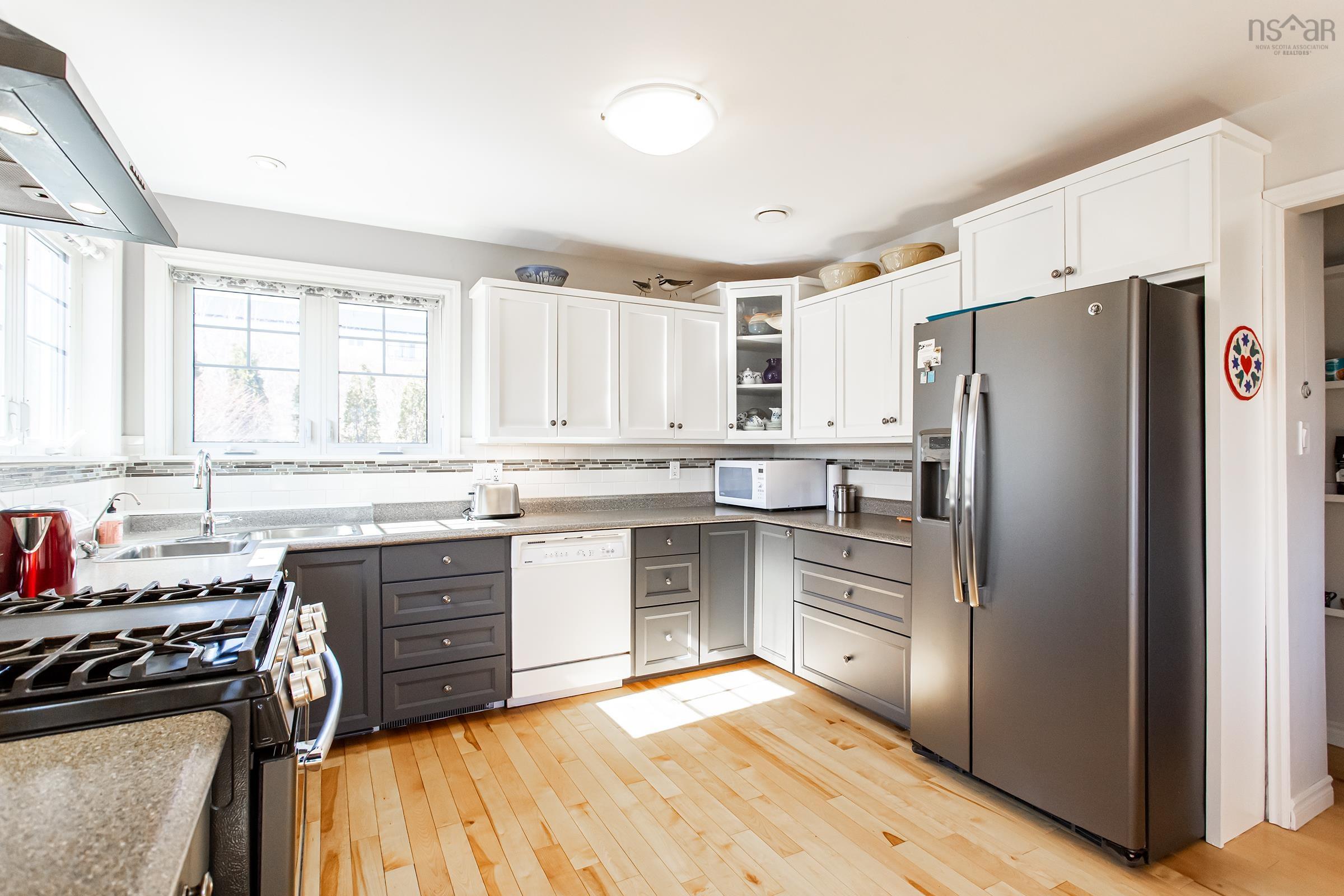 $639,000.00: 36 Beech Hill Road, North Alton