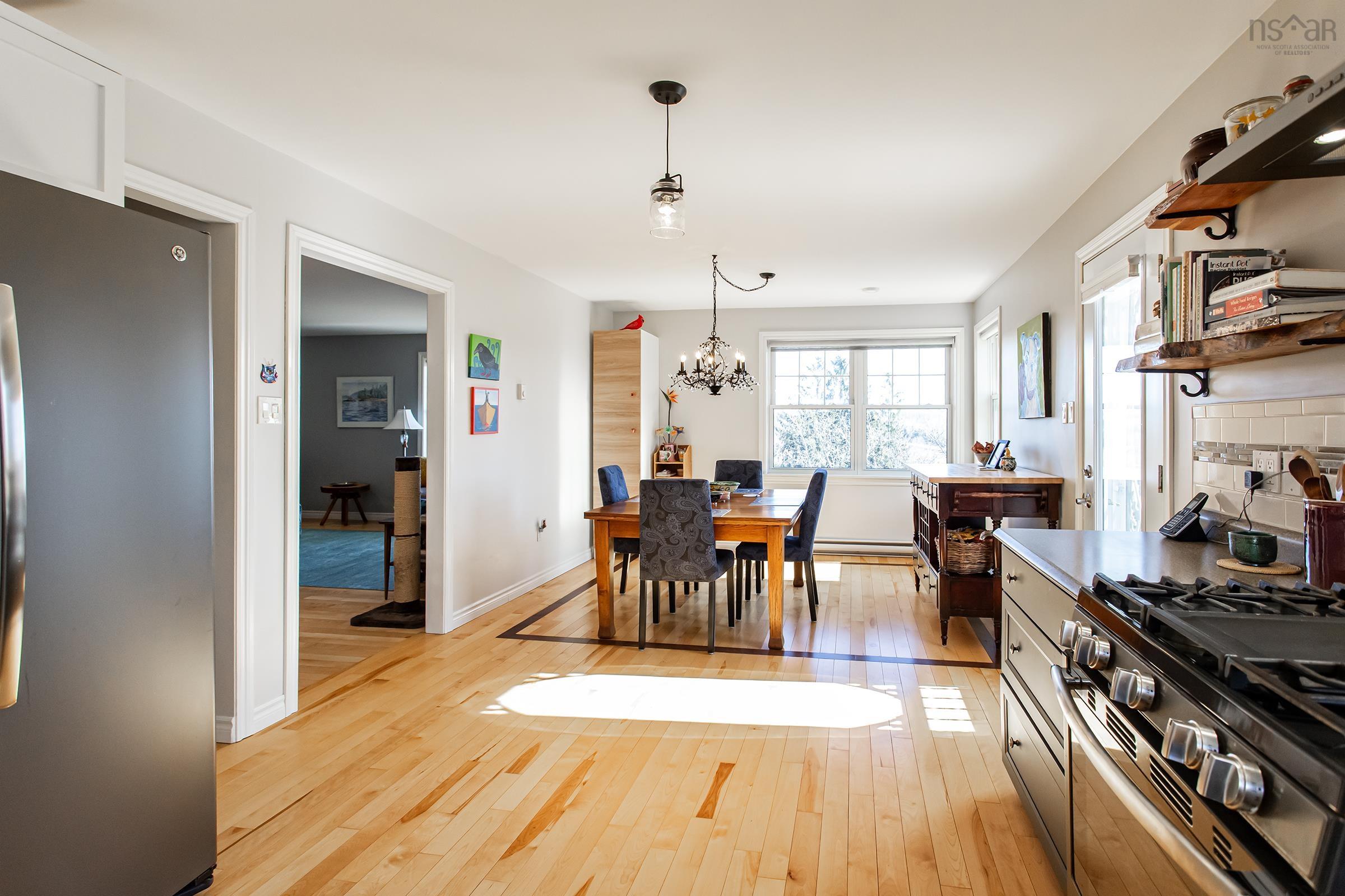 $639,000.00: 36 Beech Hill Road, North Alton