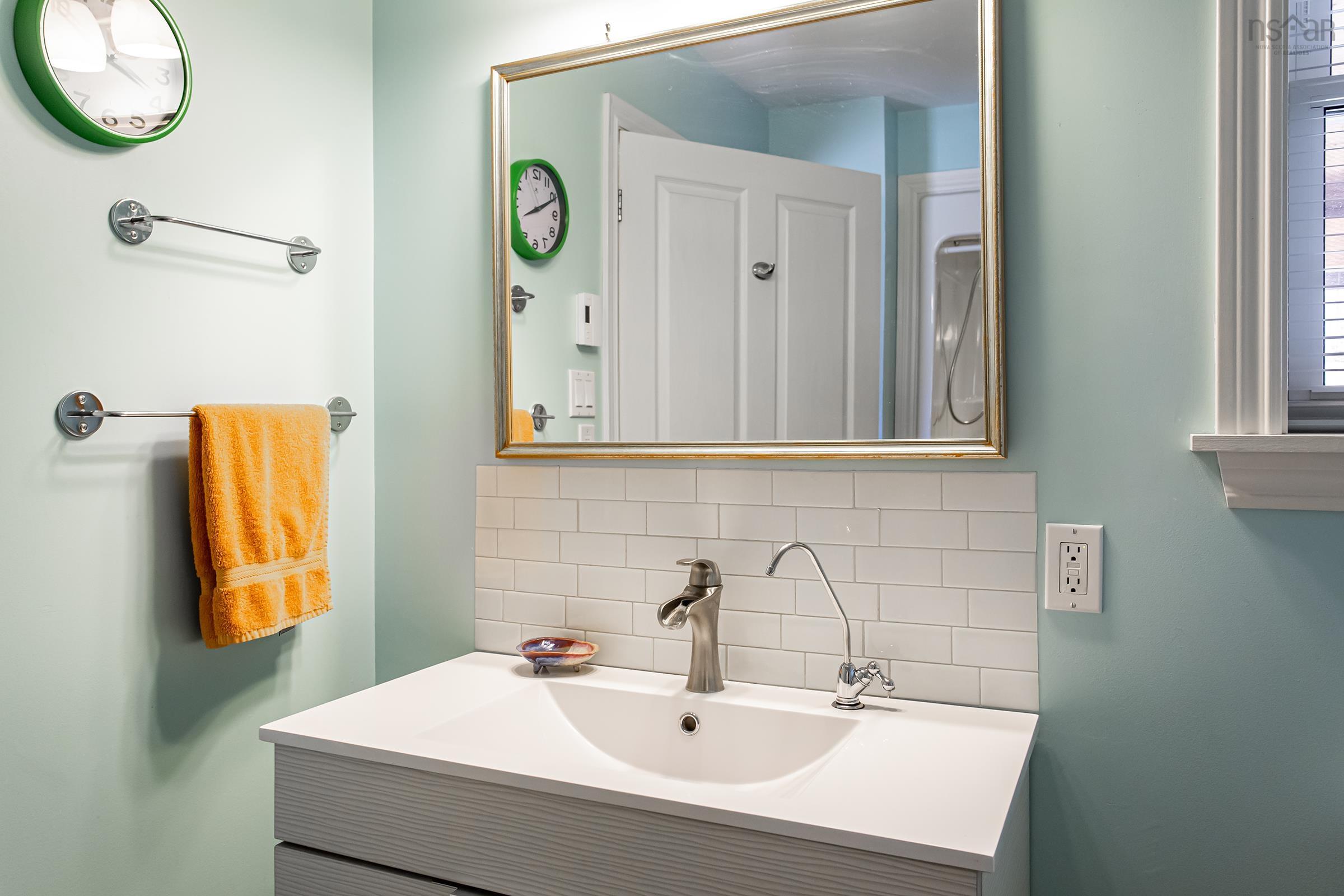 $639,000.00: 36 Beech Hill Road, North Alton