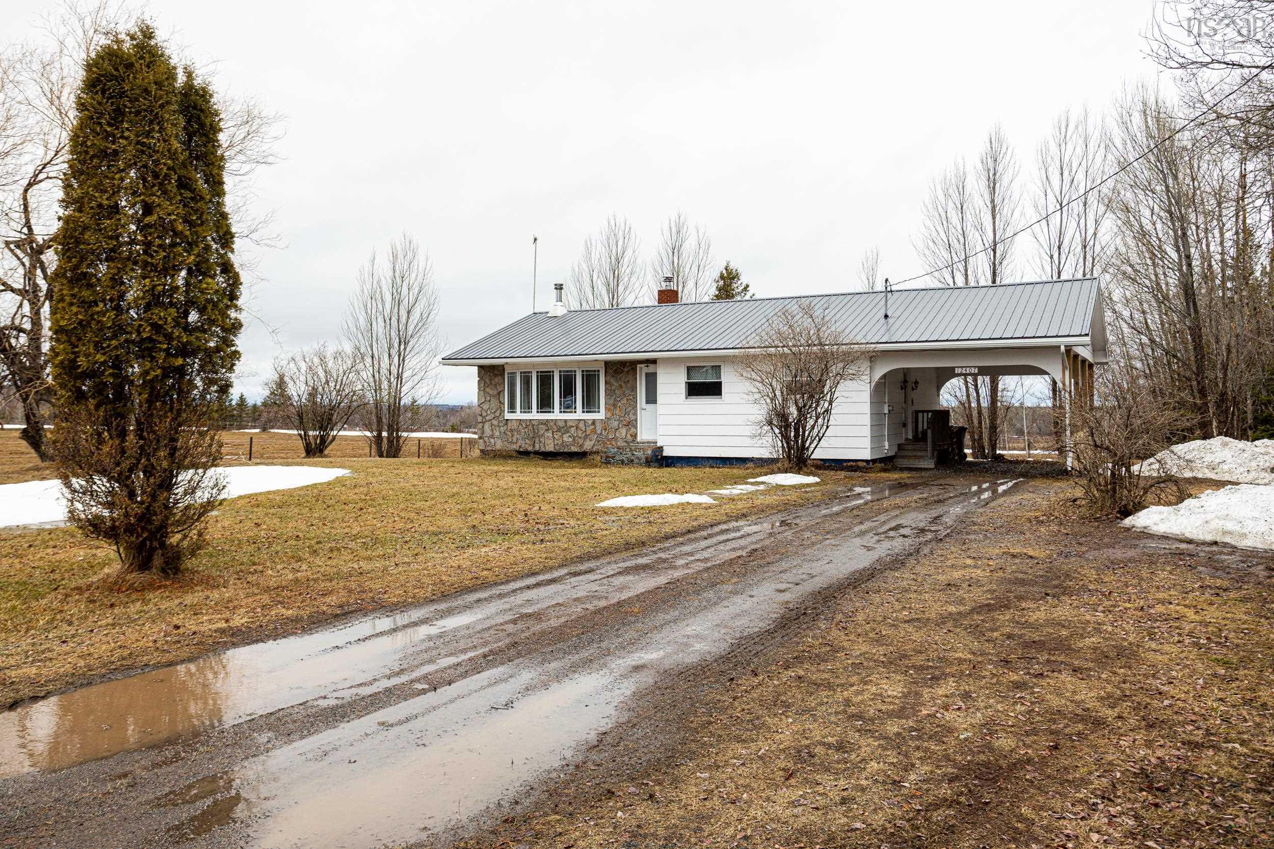 $399,900.00: 12407 Highway 4, West Wentworth