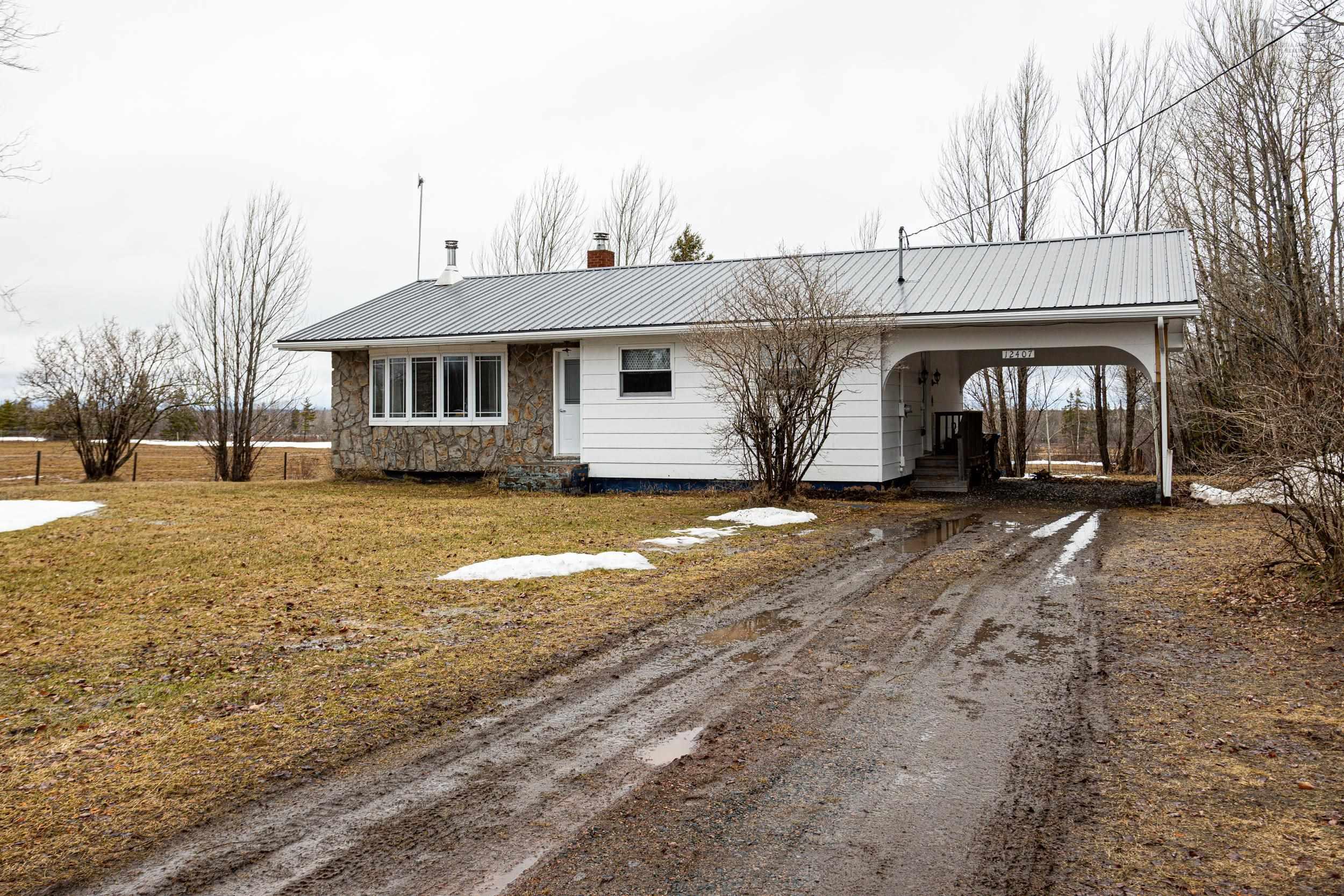 $399,900.00: 12407 Highway 4, West Wentworth