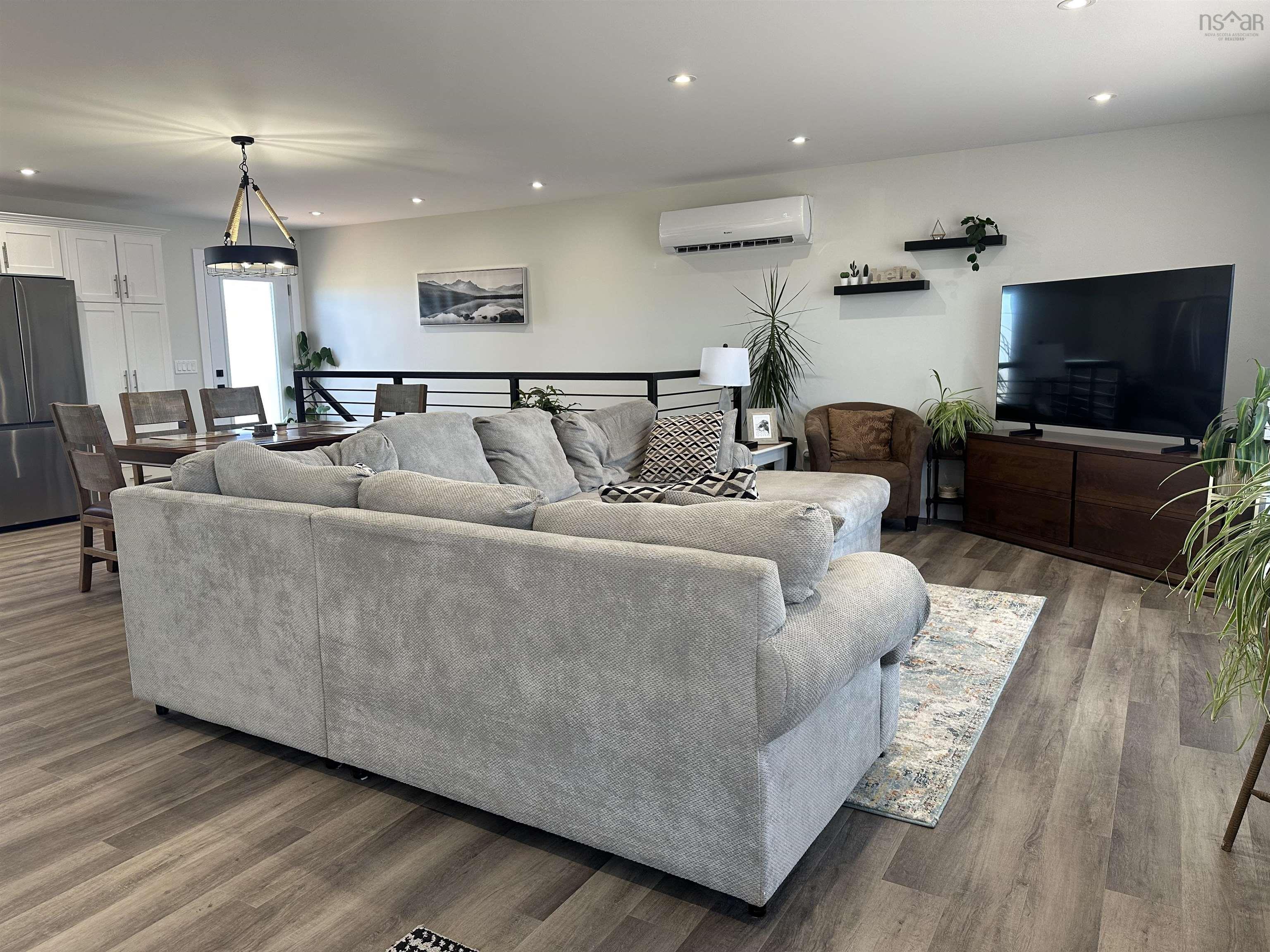 $529,000.00: 28 Holland Lane, Plymouth