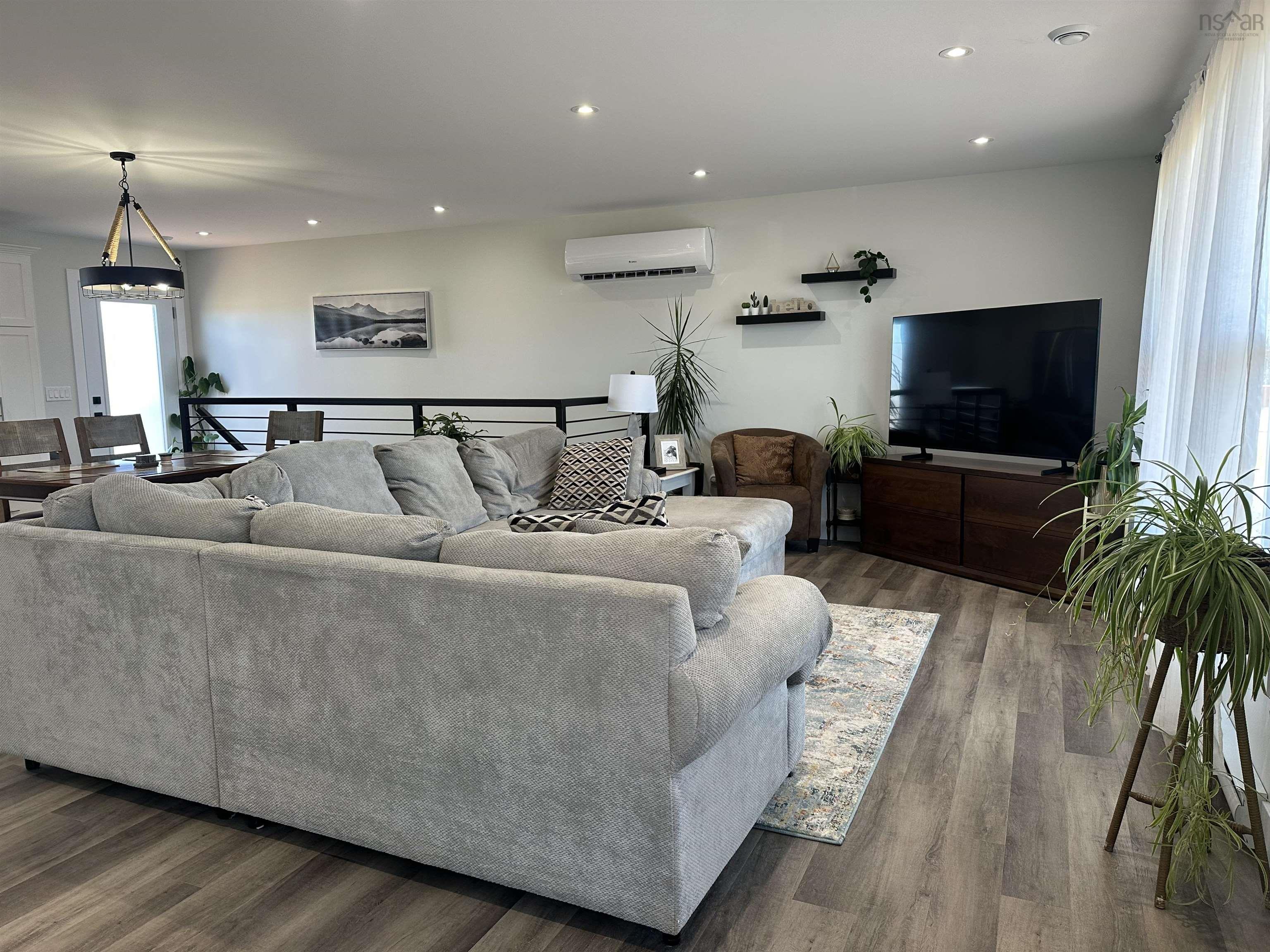 $529,000.00: 28 Holland Lane, Plymouth