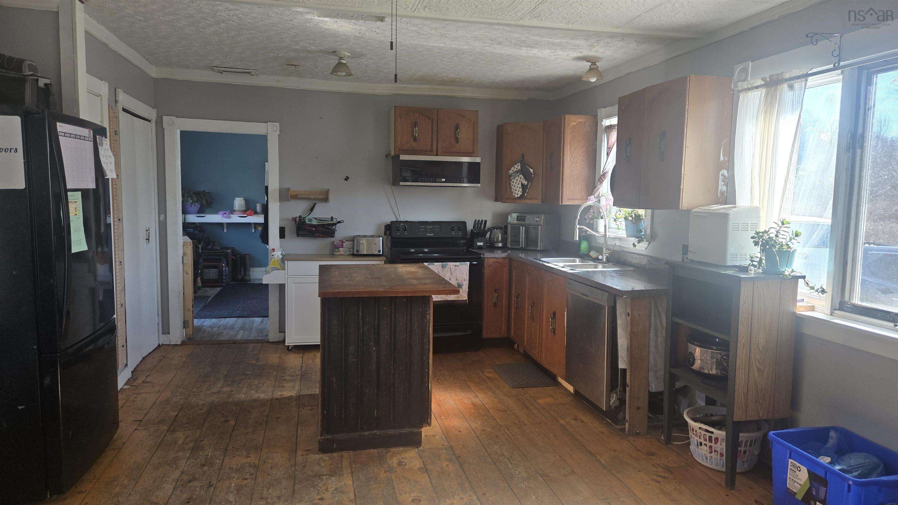 $274,900.00: 8094 Highway 101, Barton