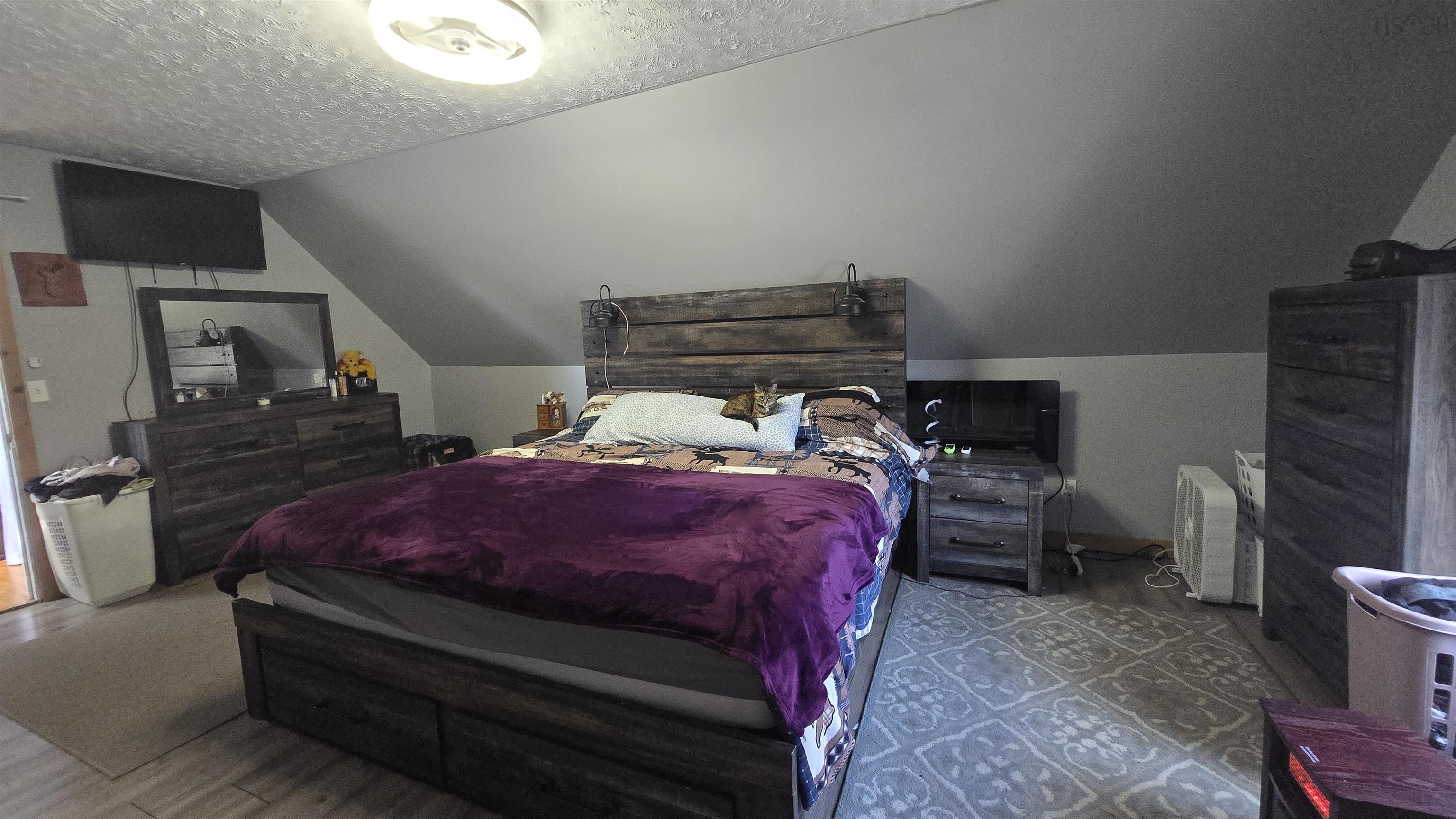 $274,900.00: 8094 Highway 101, Barton