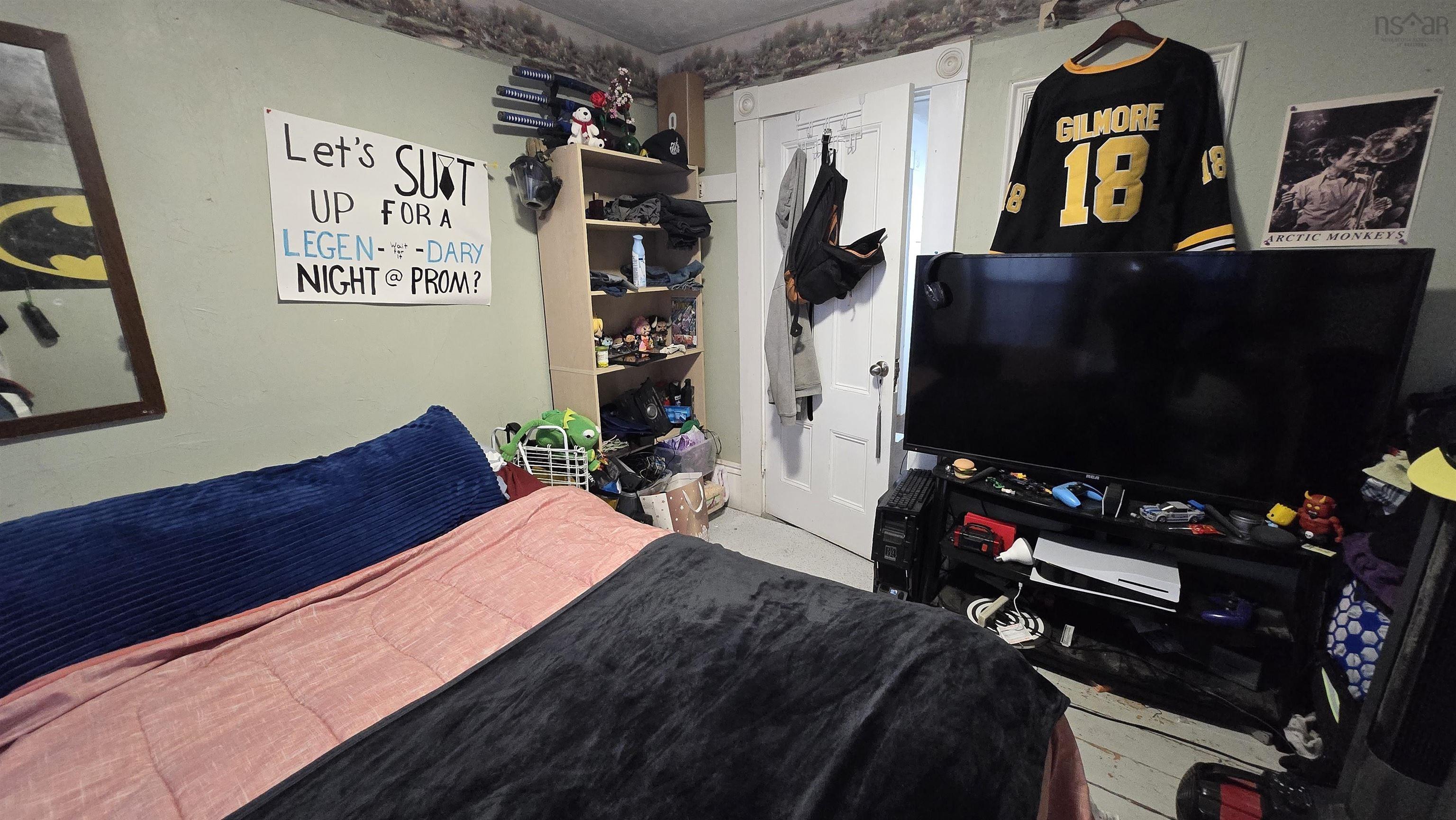 $274,900.00: 8094 Highway 101, Barton