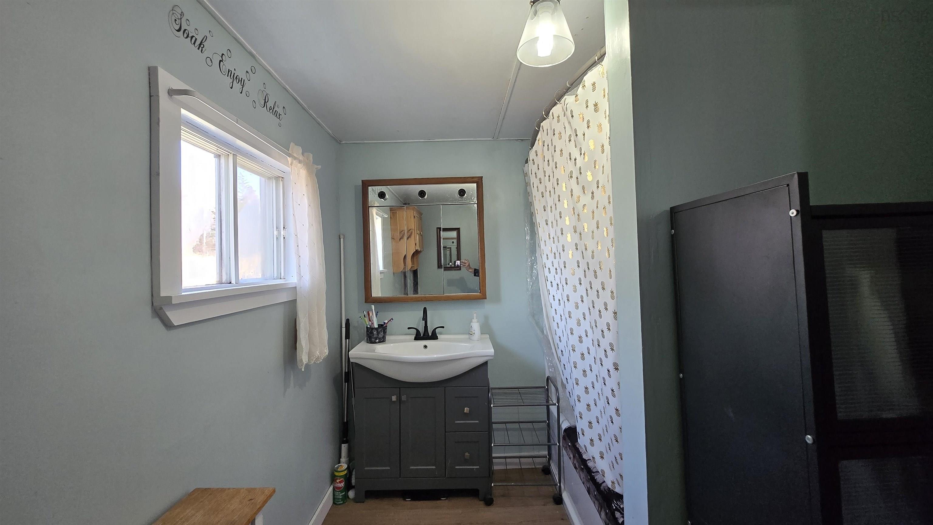 $274,900.00: 8094 Highway 101, Barton