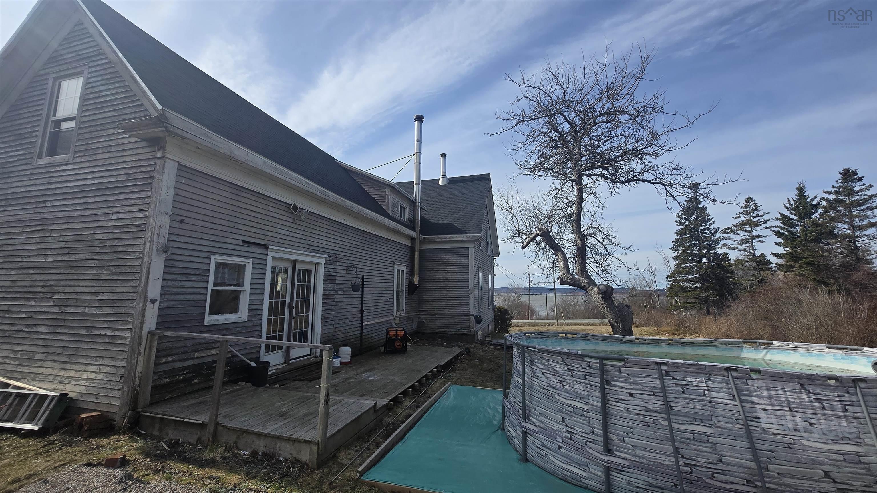 $274,900.00: 8094 Highway 101, Barton