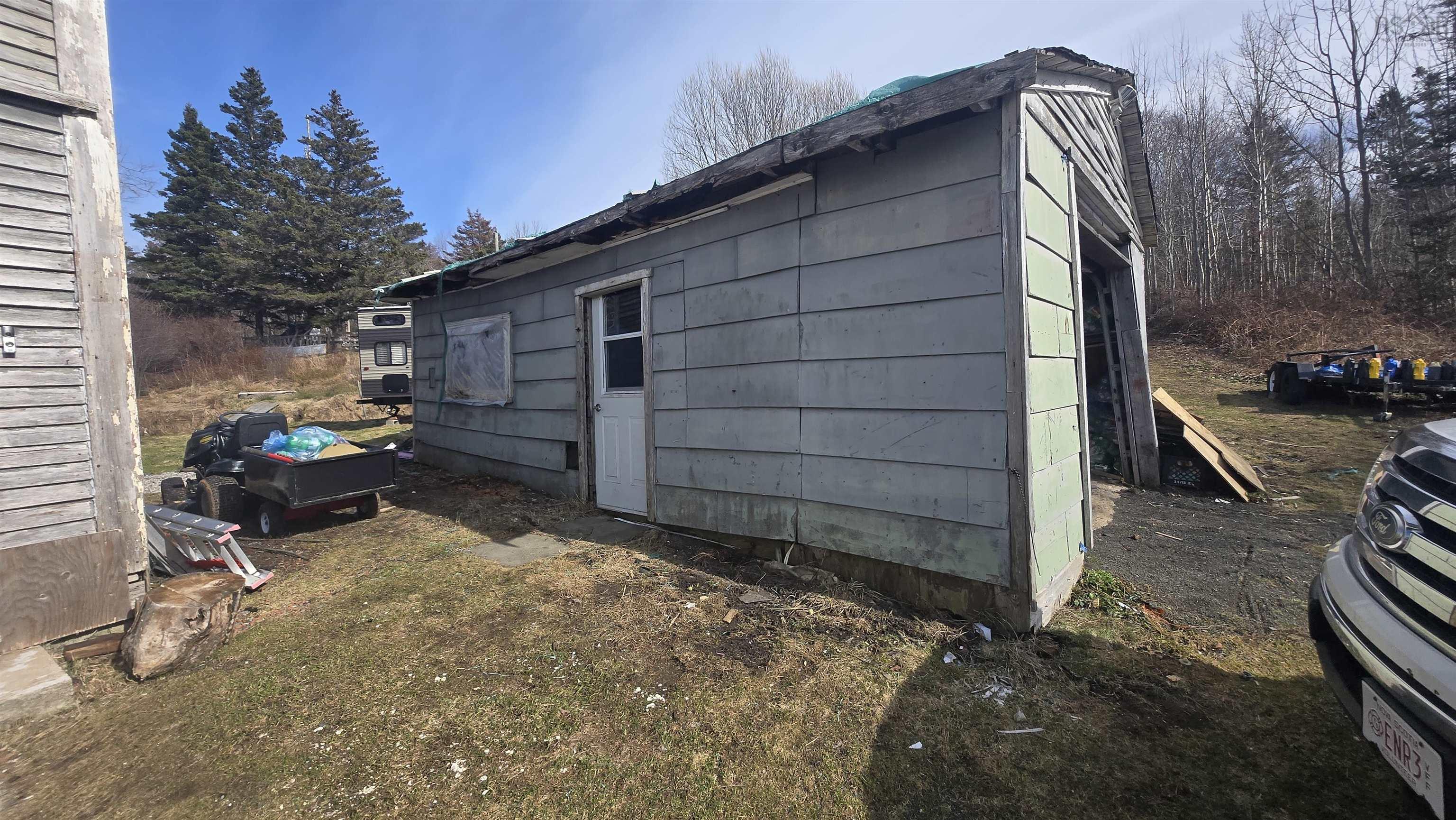 $274,900.00: 8094 Highway 101, Barton