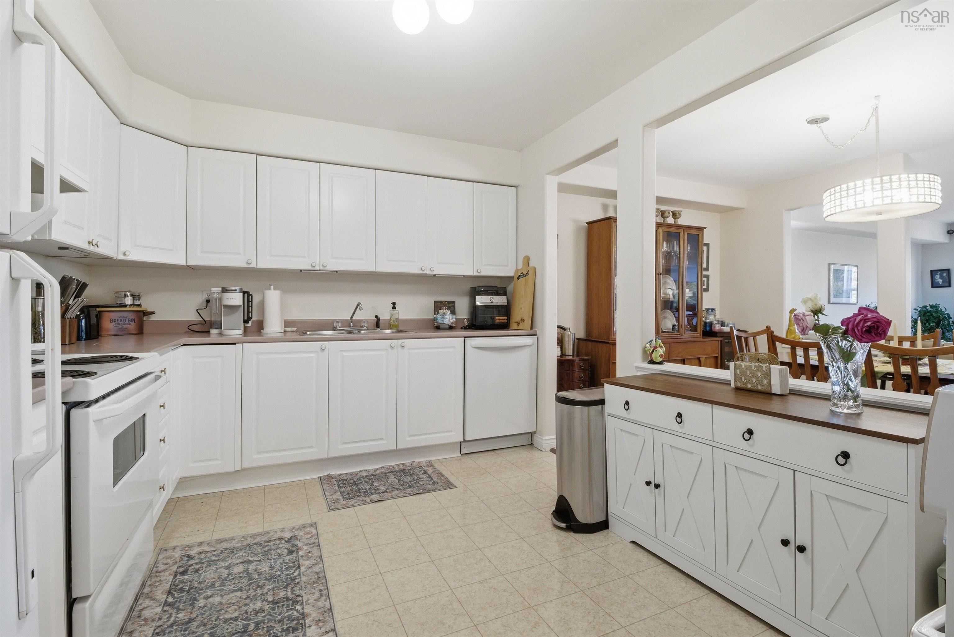 $475,000.00: 410 2 Lake Drive, Bedford