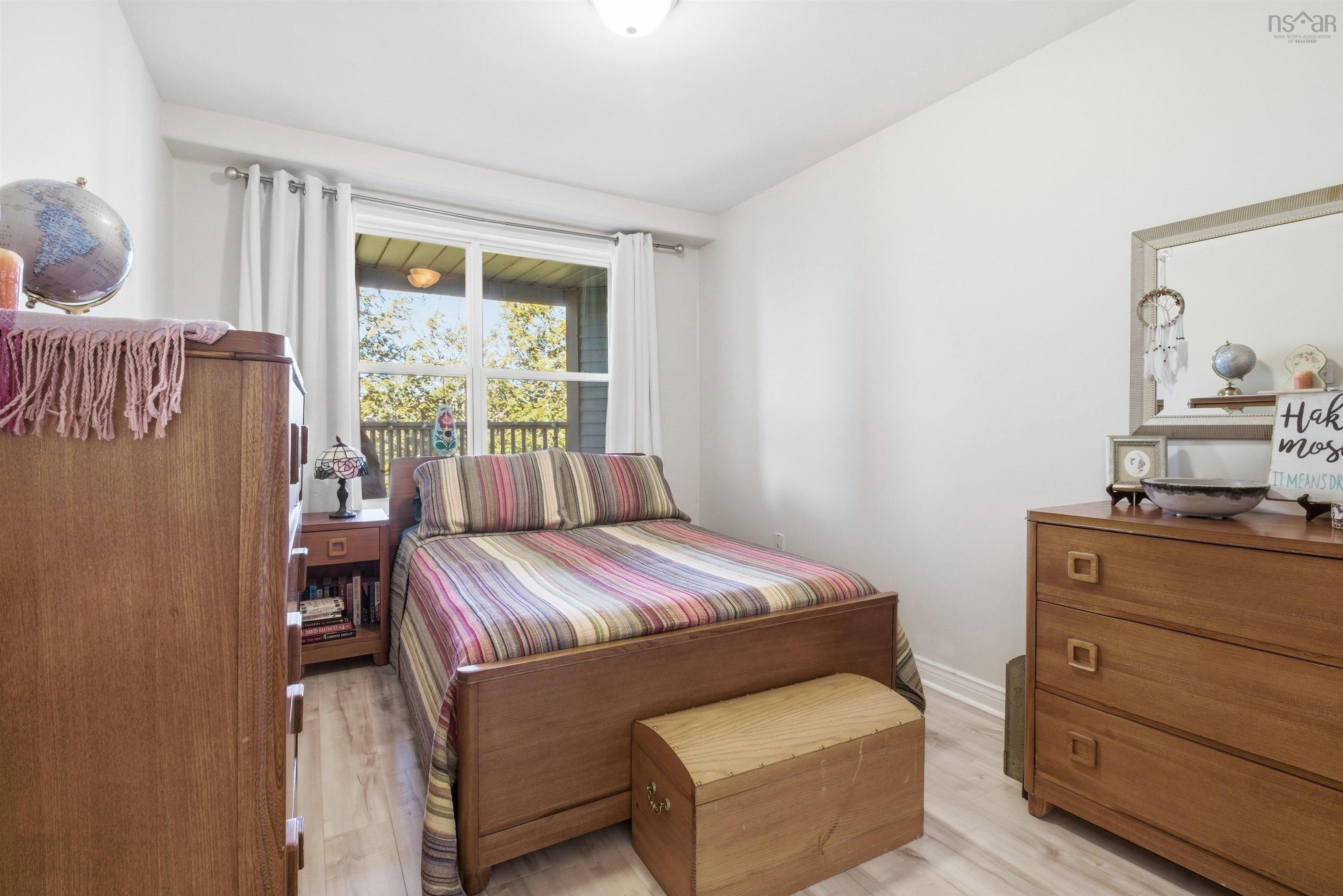 $475,000.00: 410 2 Lake Drive, Bedford