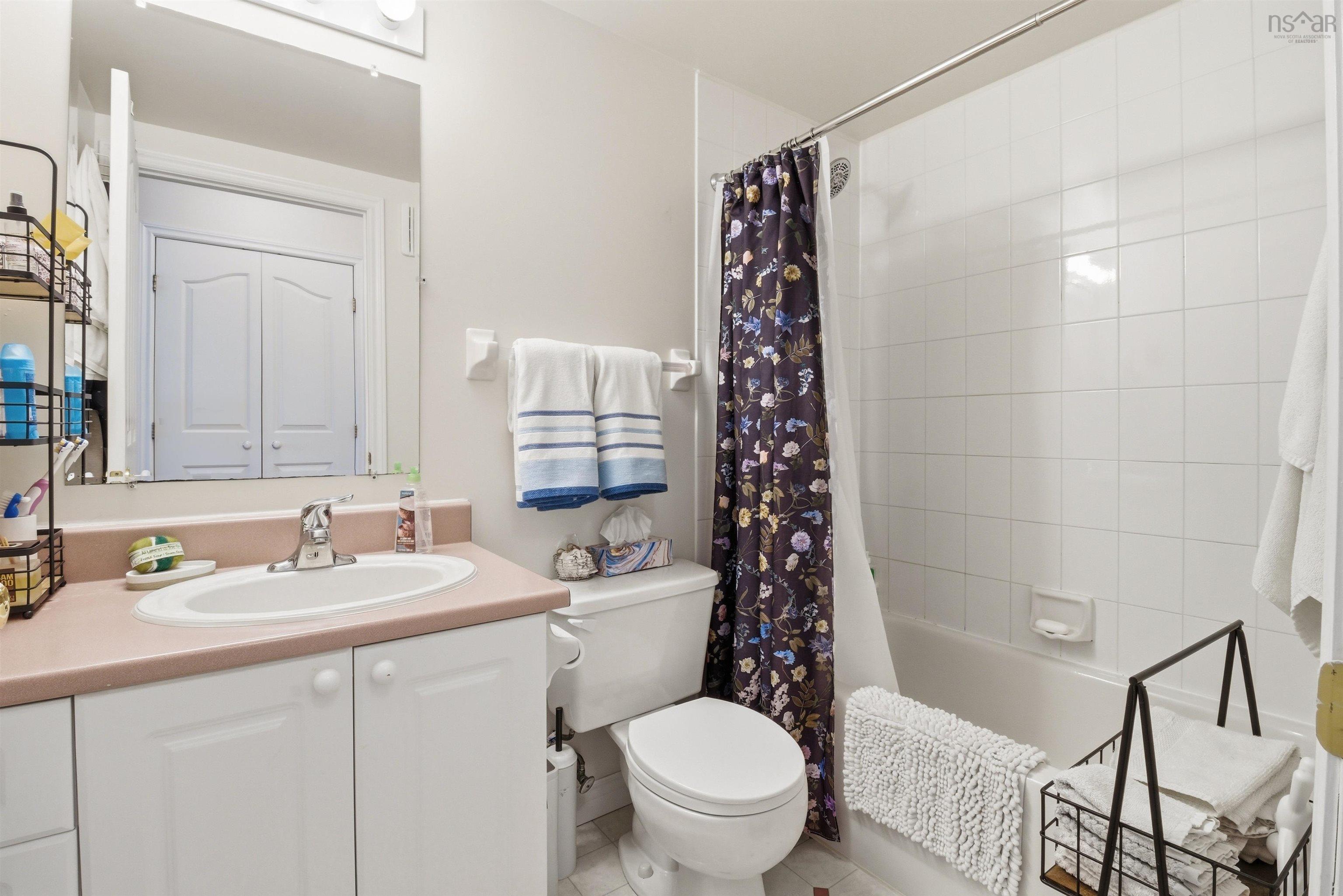 $475,000.00: 410 2 Lake Drive, Bedford