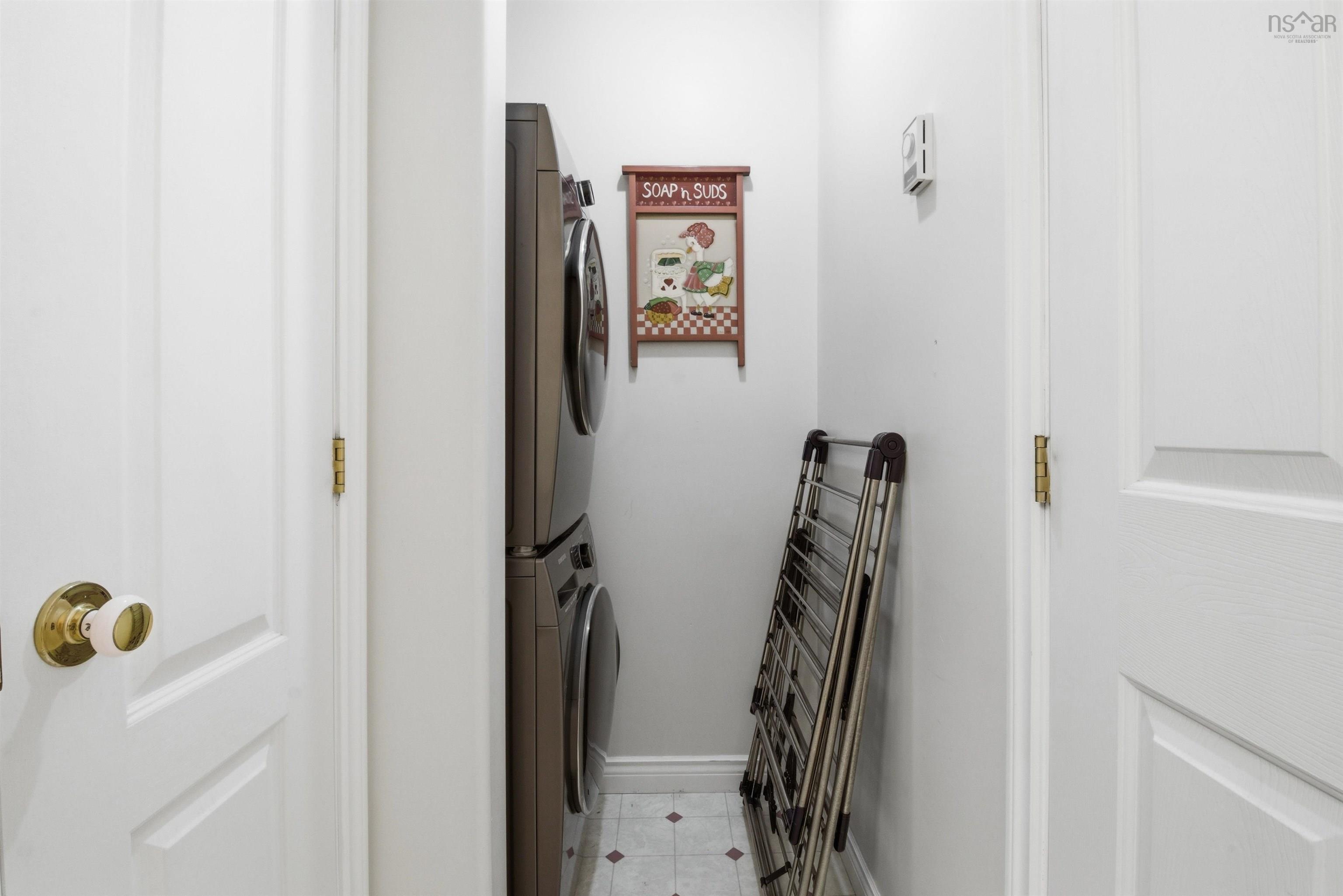 $475,000.00: 410 2 Lake Drive, Bedford