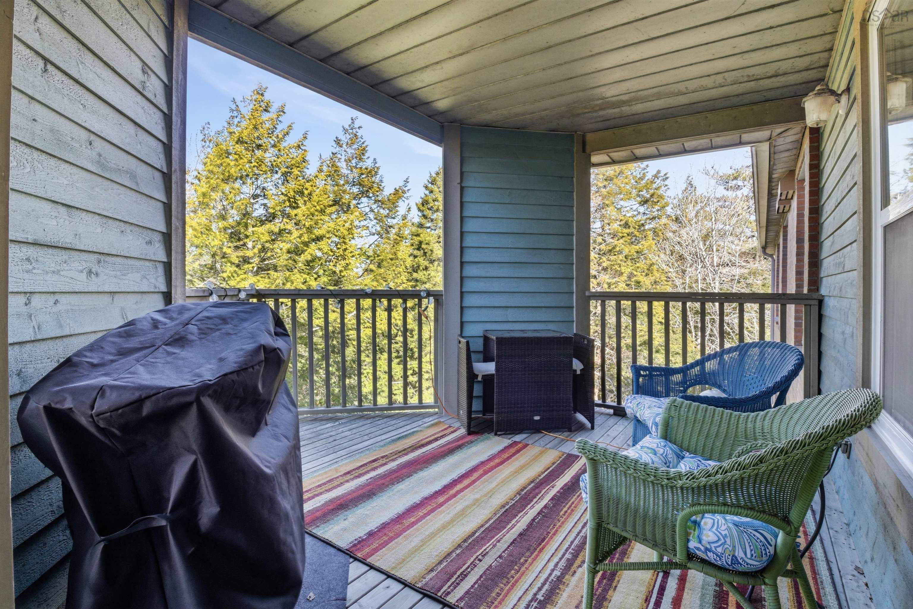 $475,000.00: 410 2 Lake Drive, Bedford