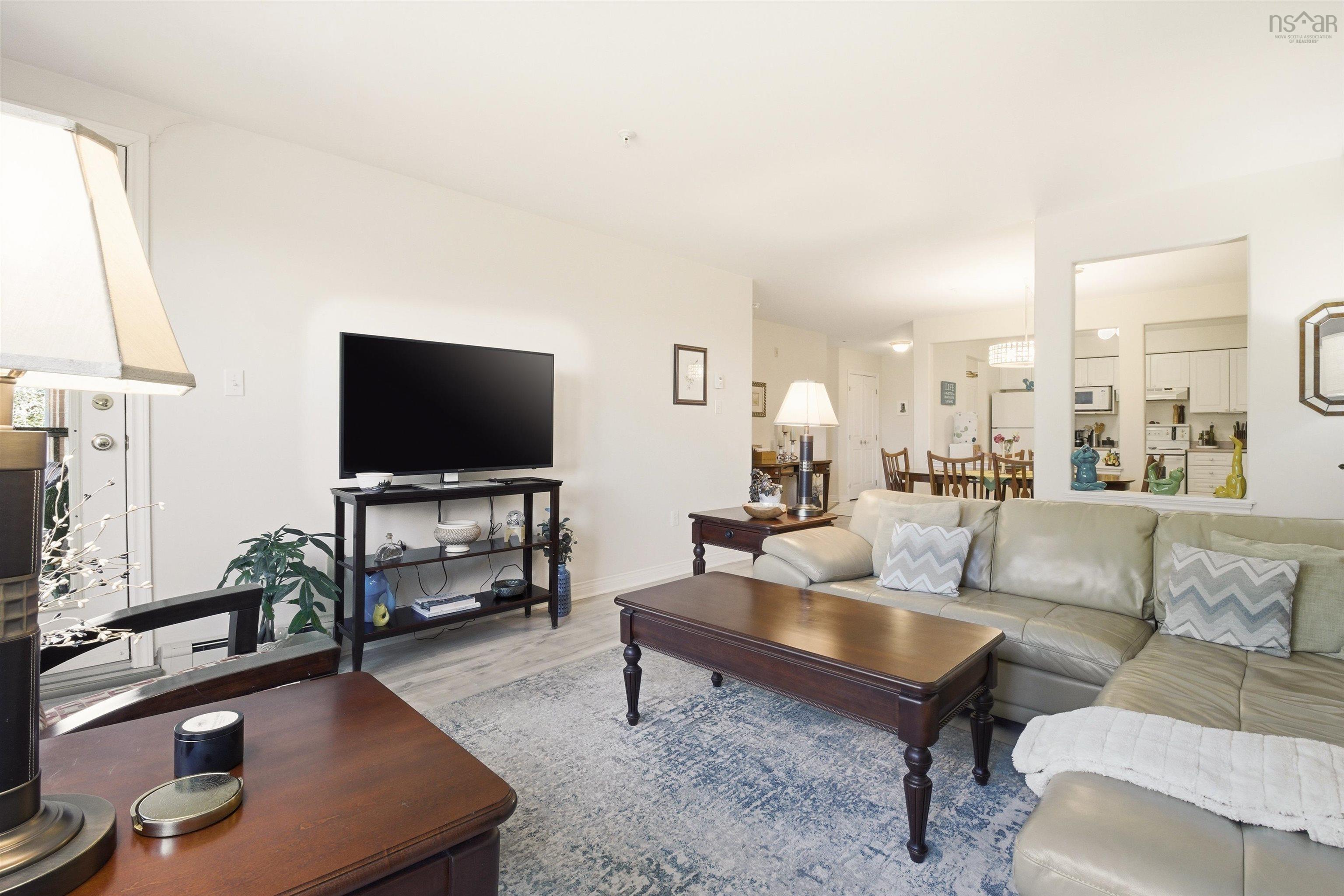 $475,000.00: 410 2 Lake Drive, Bedford