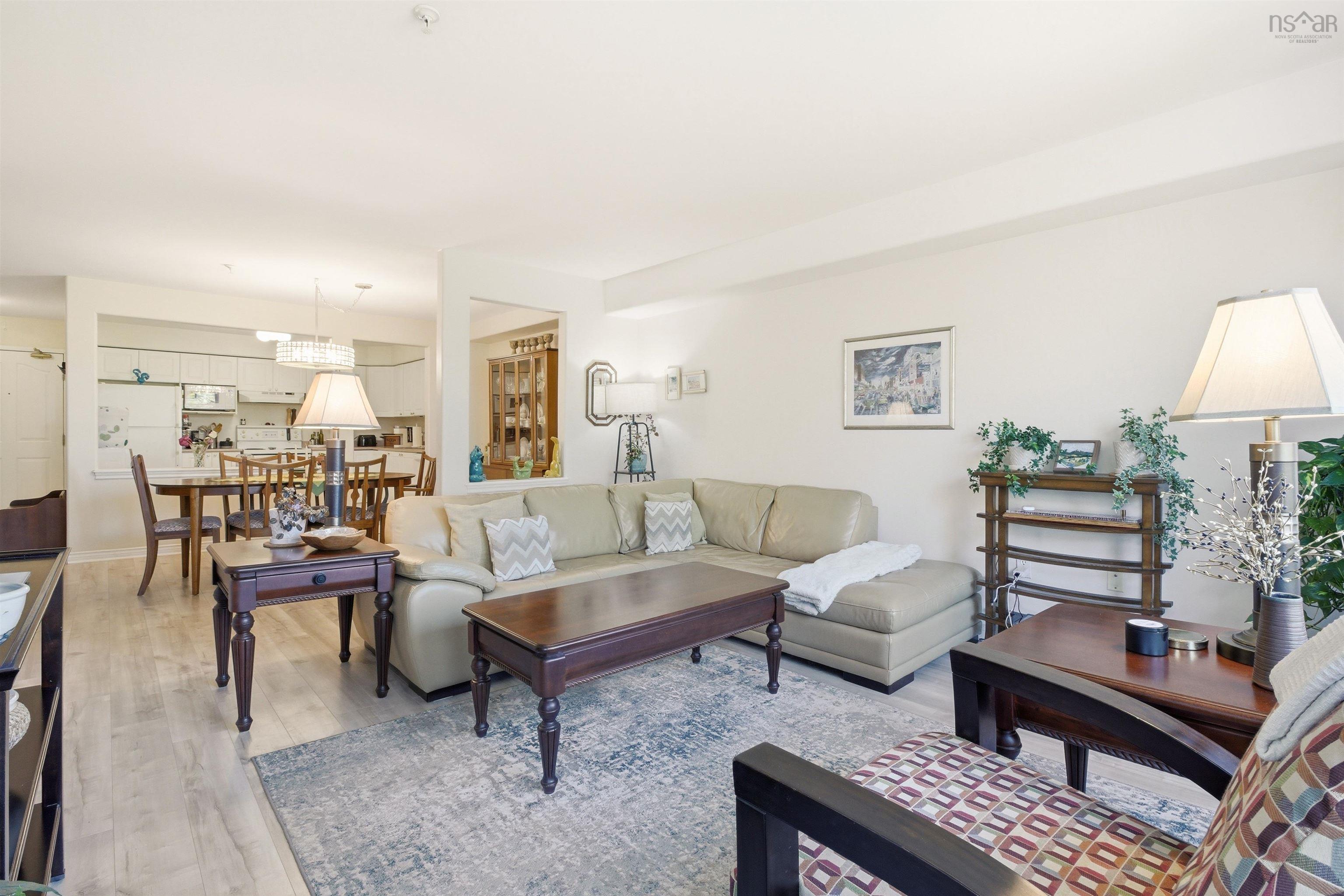 $475,000.00: 410 2 Lake Drive, Bedford