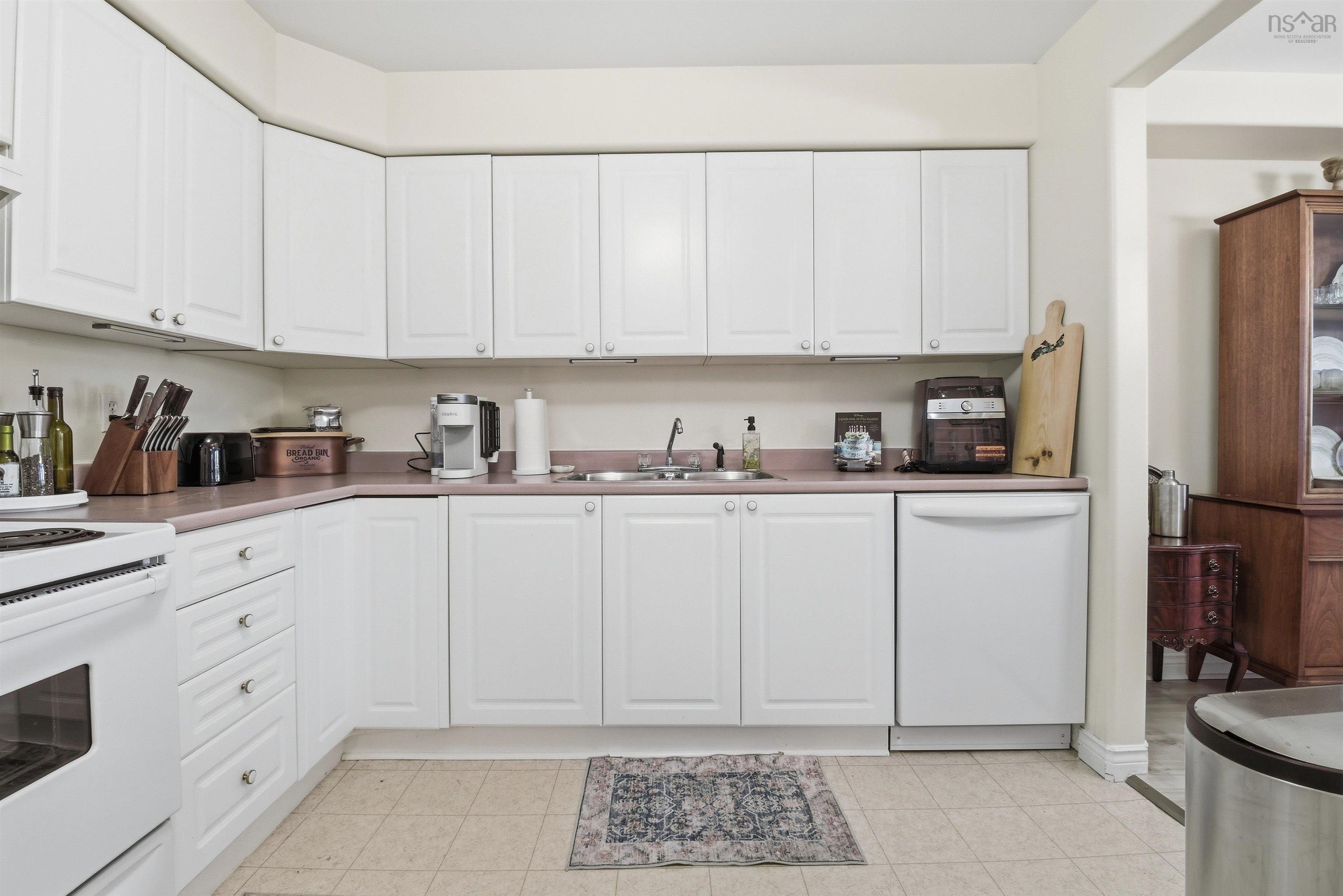 $475,000.00: 410 2 Lake Drive, Bedford