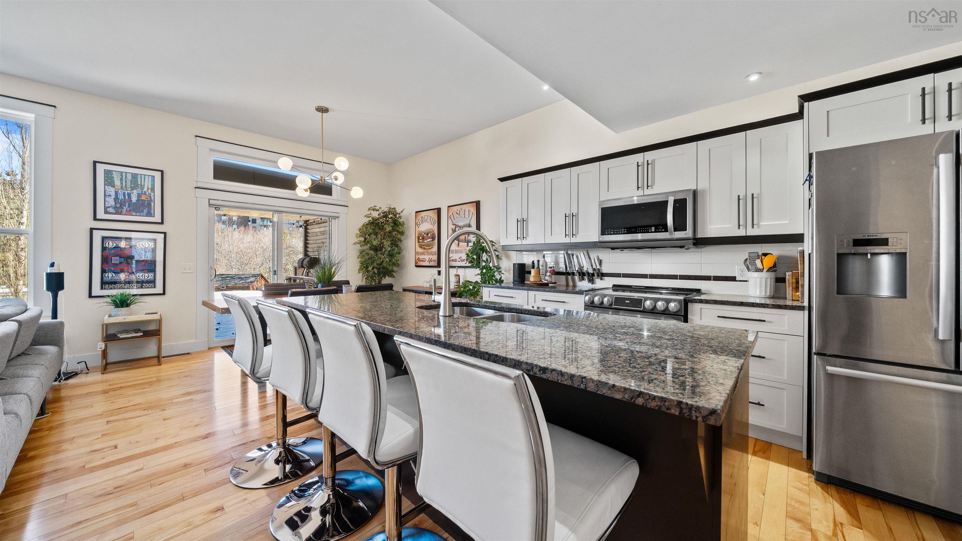 $949,900.00: 8 HollyHock Way, West Bedford