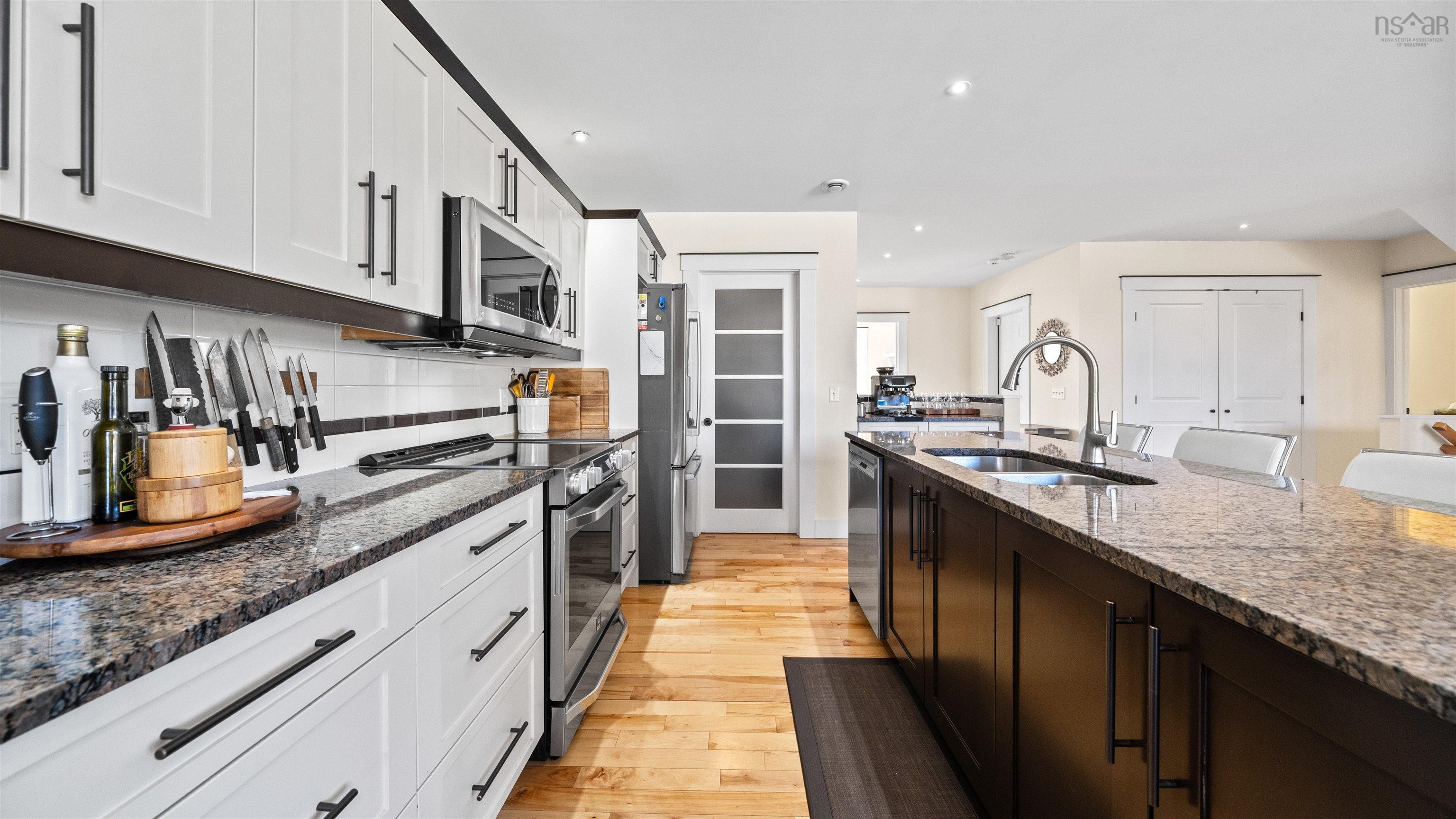 $949,900.00: 8 HollyHock Way, West Bedford