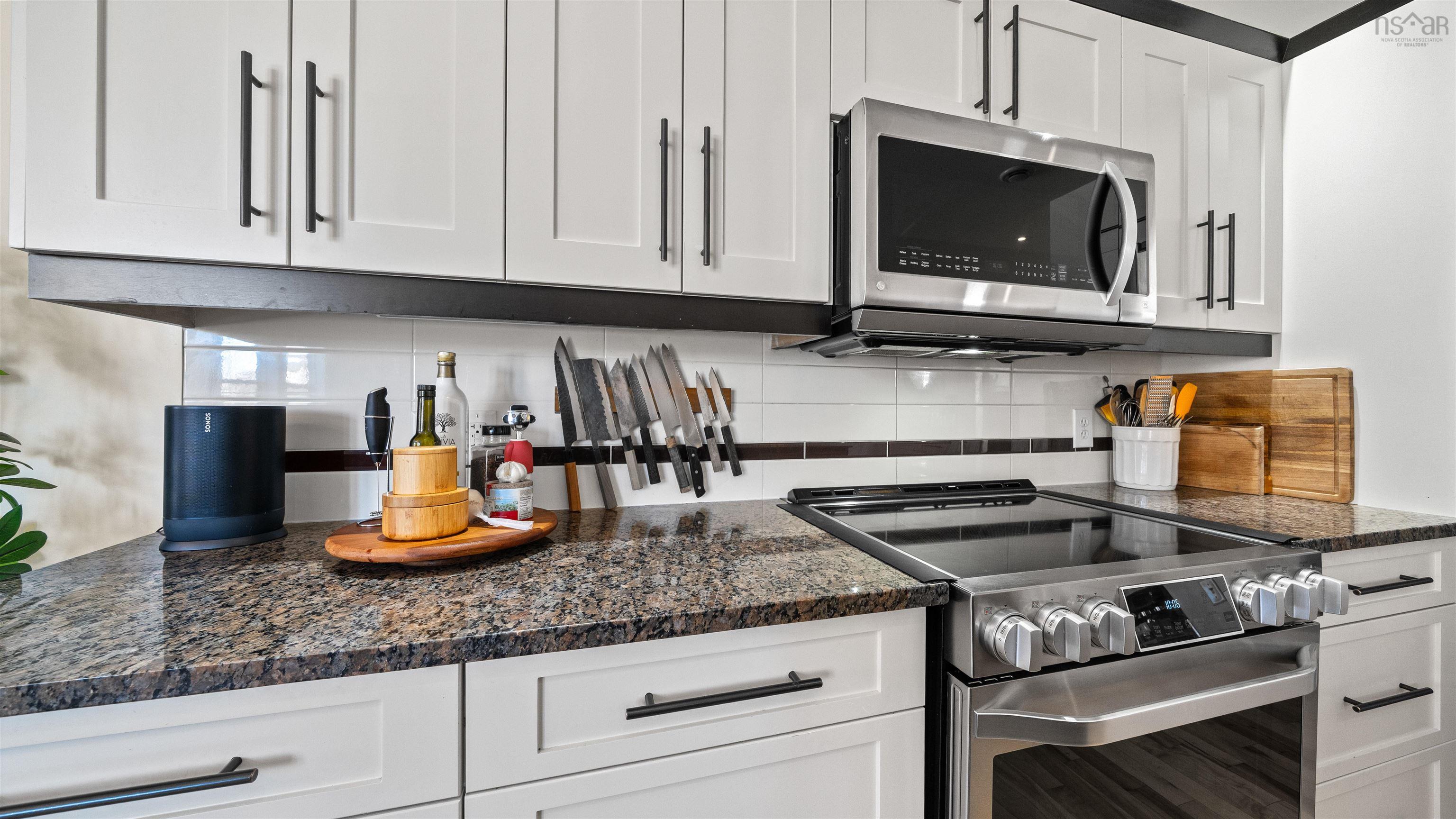 $949,900.00: 8 HollyHock Way, West Bedford