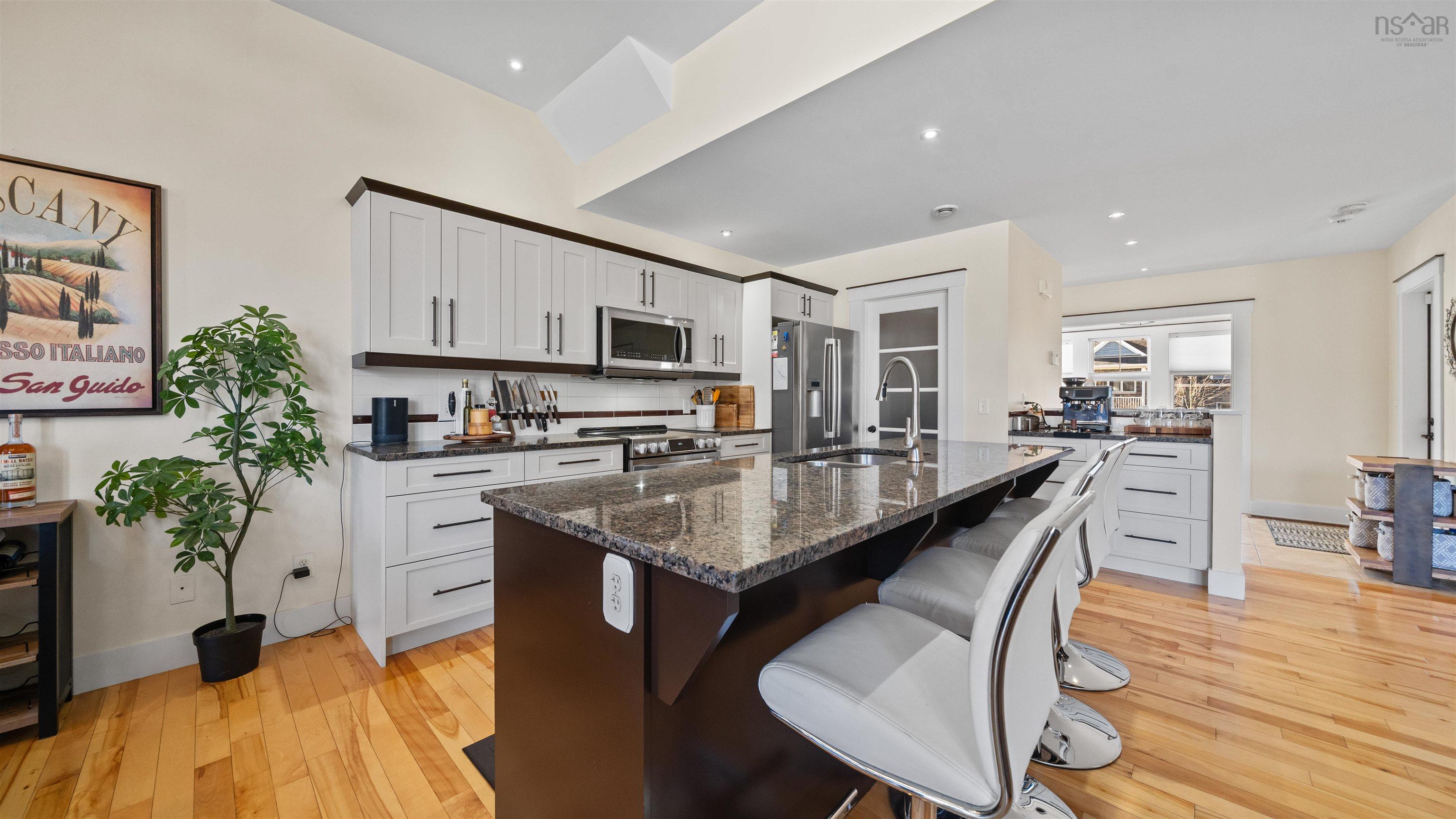 $949,900.00: 8 HollyHock Way, West Bedford