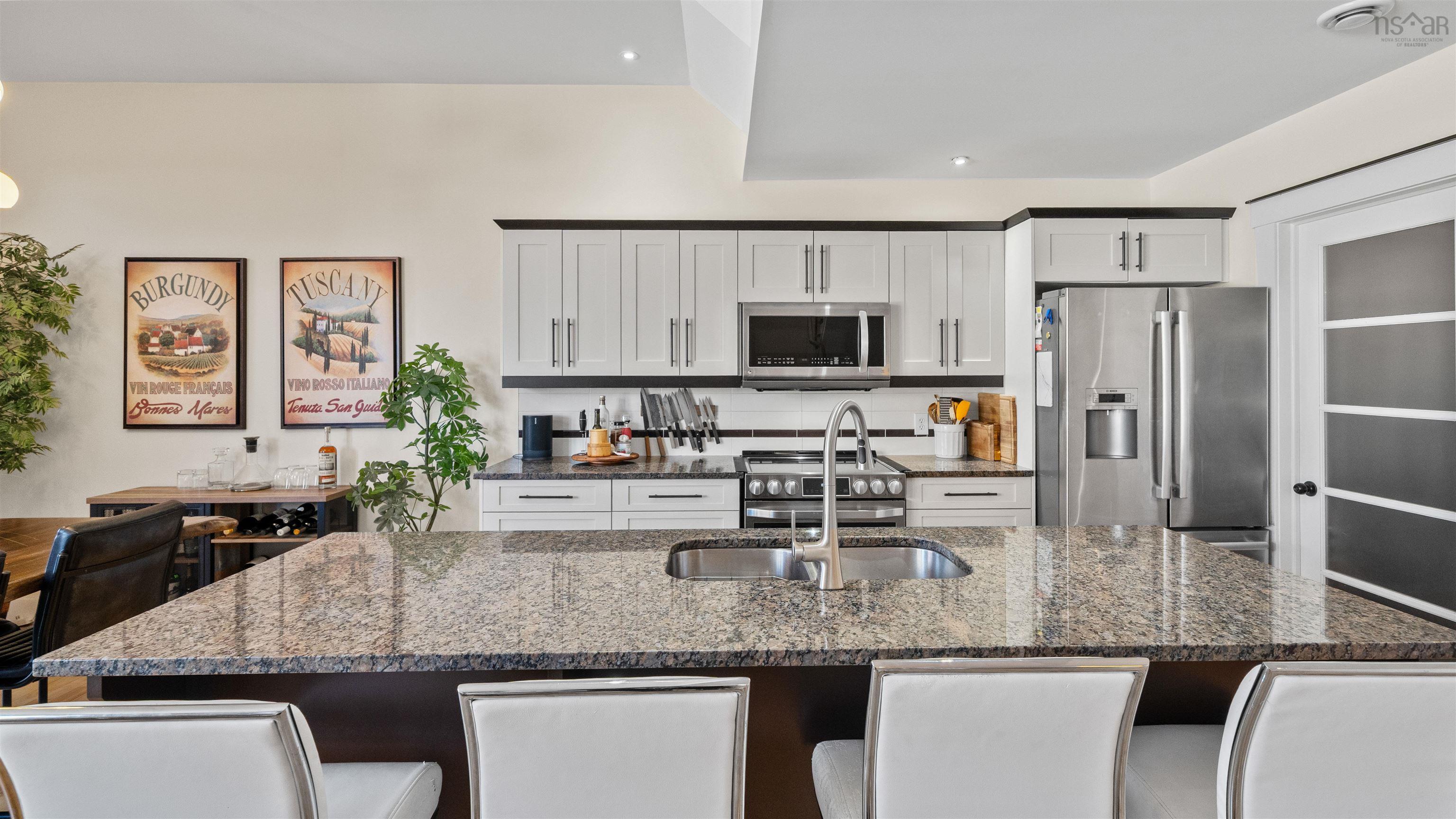 $949,900.00: 8 HollyHock Way, West Bedford