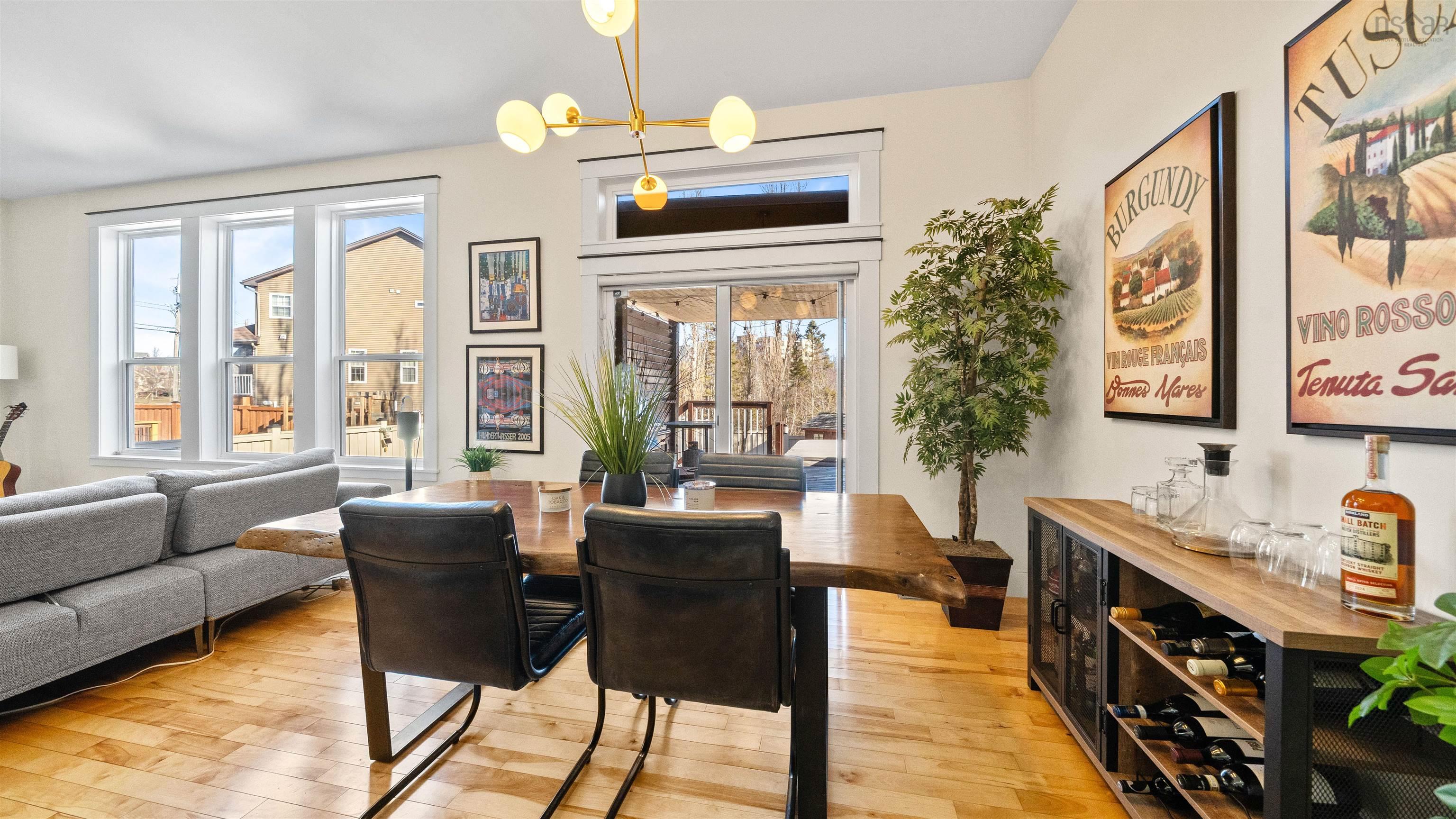 $949,900.00: 8 HollyHock Way, West Bedford