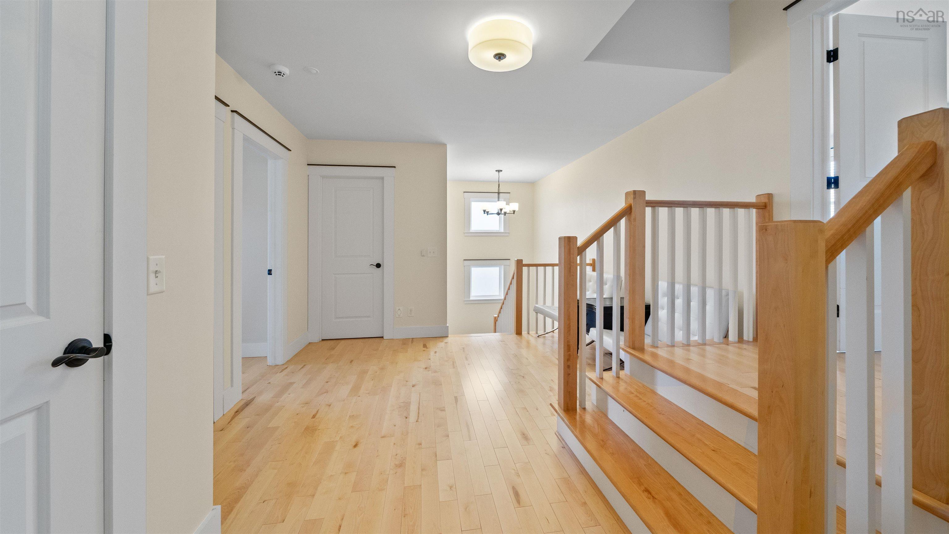 $949,900.00: 8 HollyHock Way, West Bedford