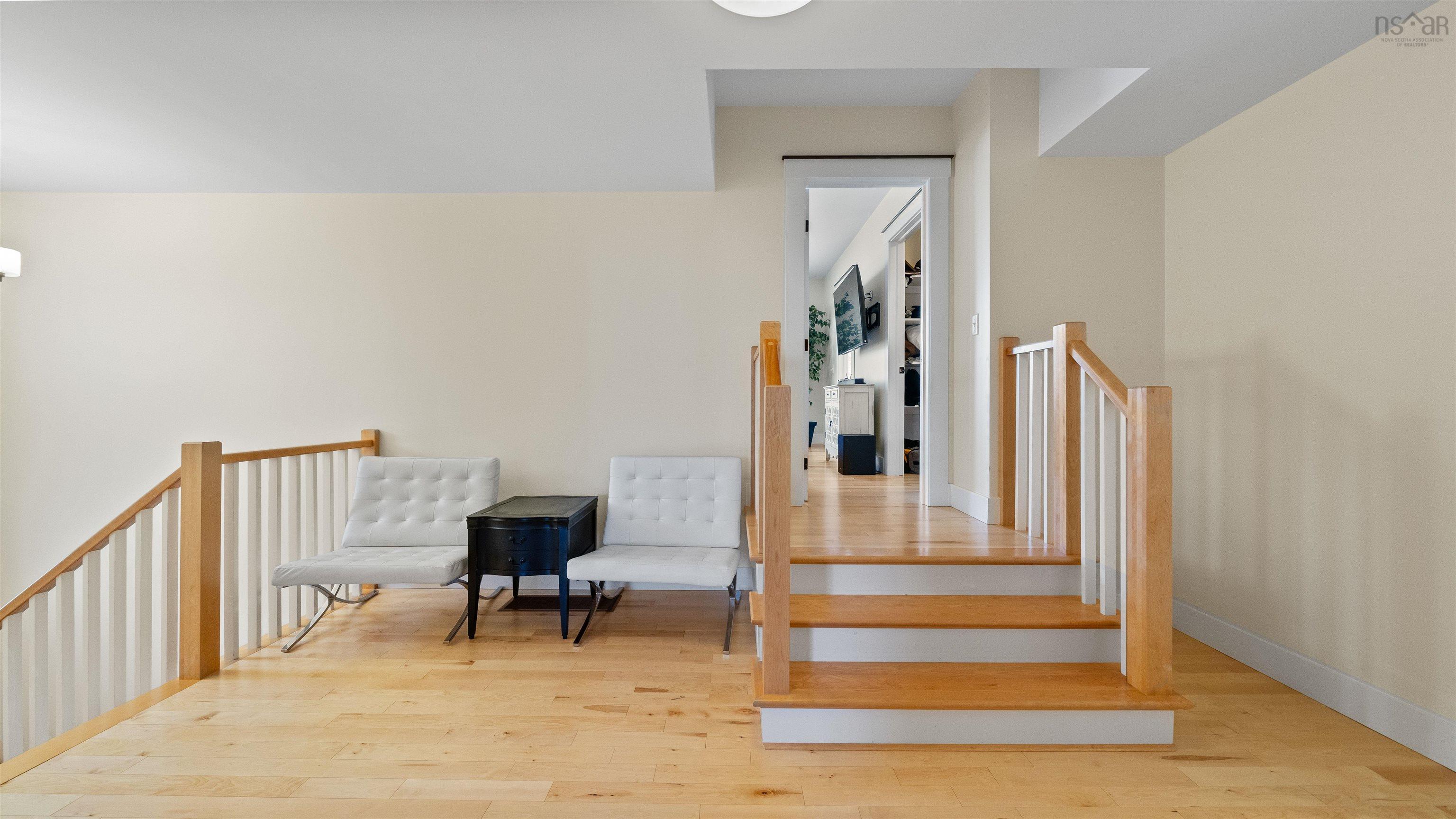 $949,900.00: 8 HollyHock Way, West Bedford