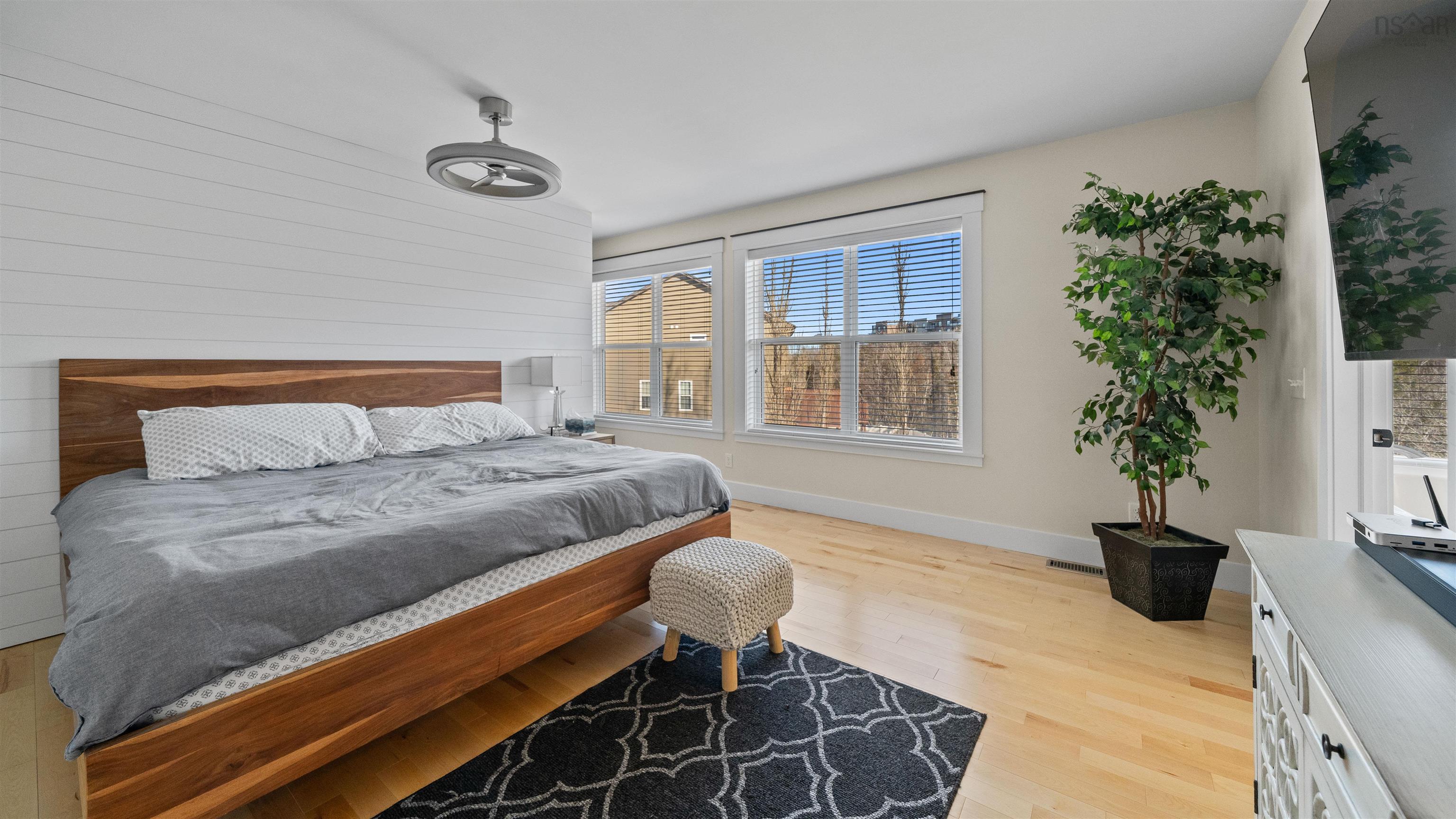 $949,900.00: 8 HollyHock Way, West Bedford