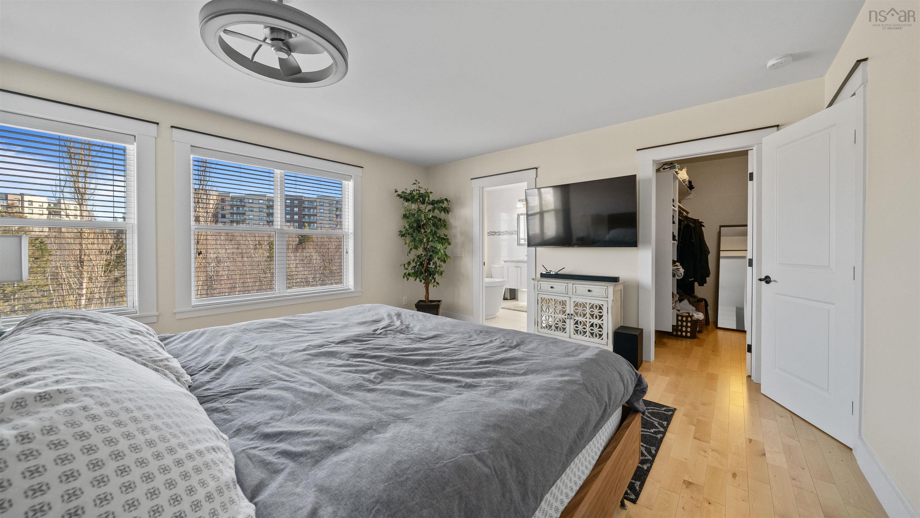 $949,900.00: 8 HollyHock Way, West Bedford