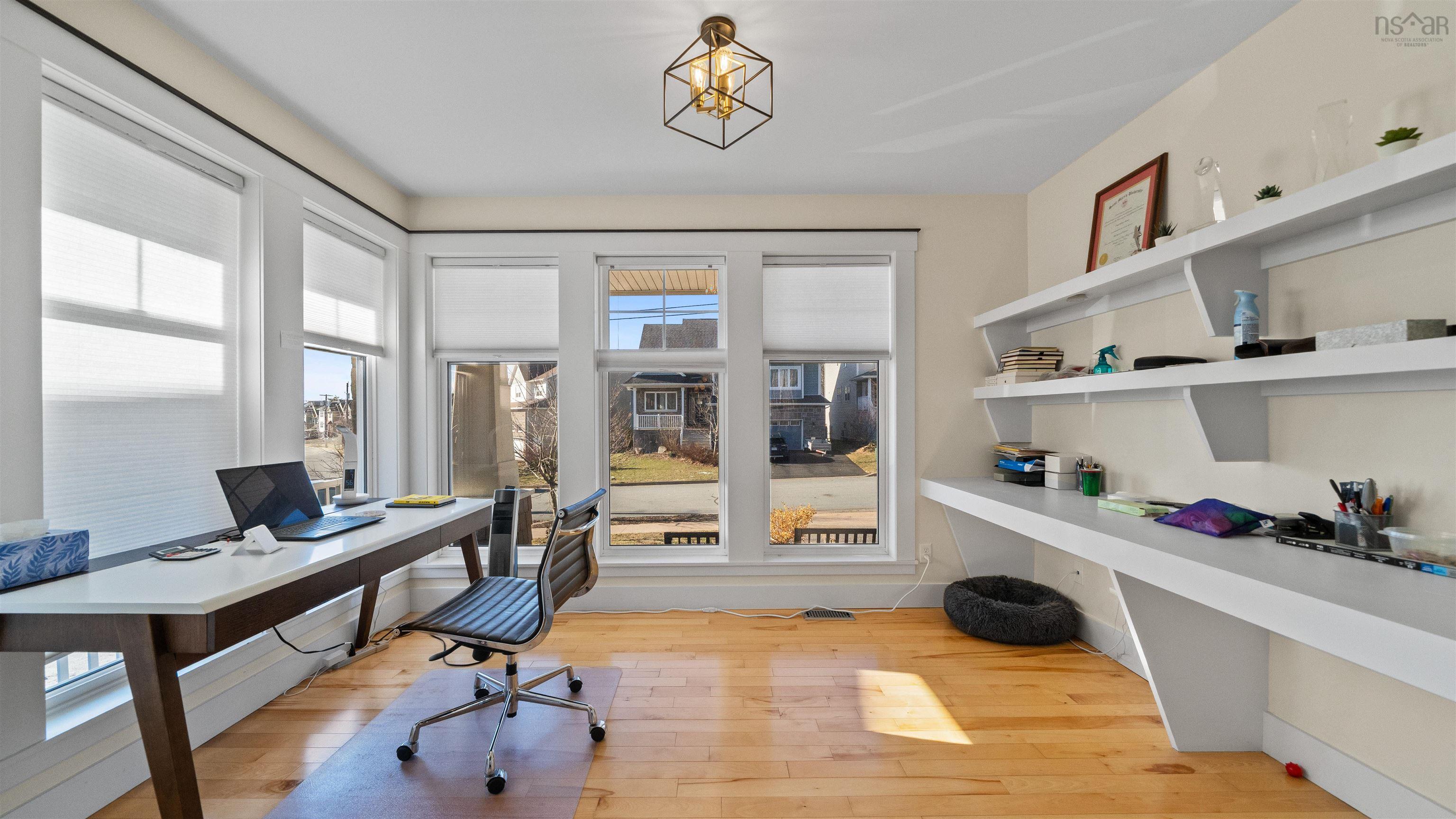 $949,900.00: 8 HollyHock Way, West Bedford