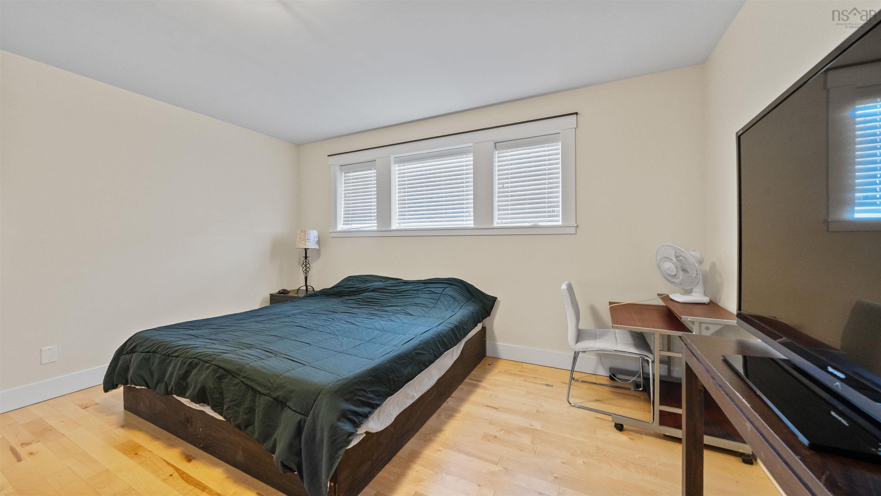 $949,900.00: 8 HollyHock Way, West Bedford