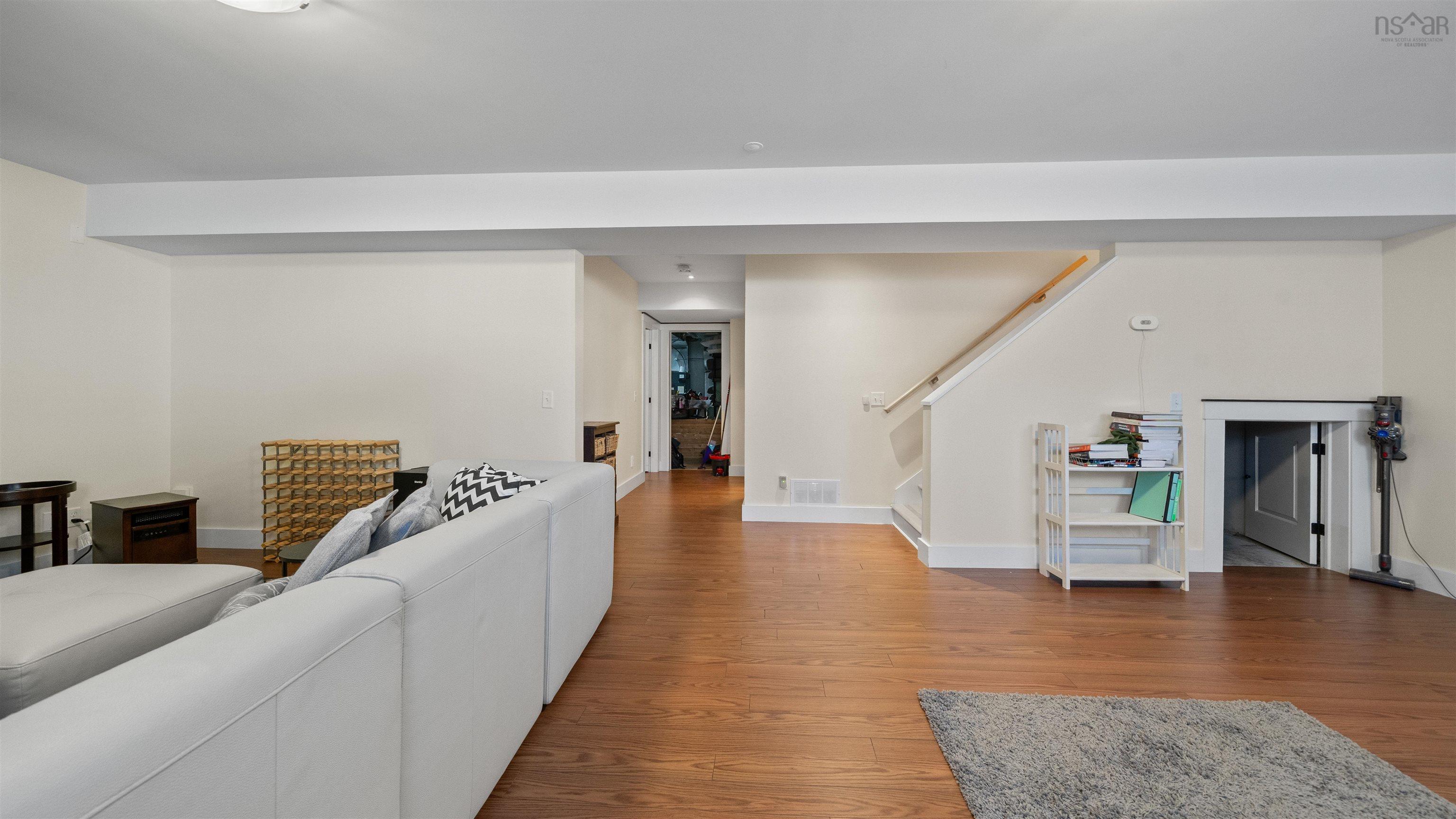 $949,900.00: 8 HollyHock Way, West Bedford