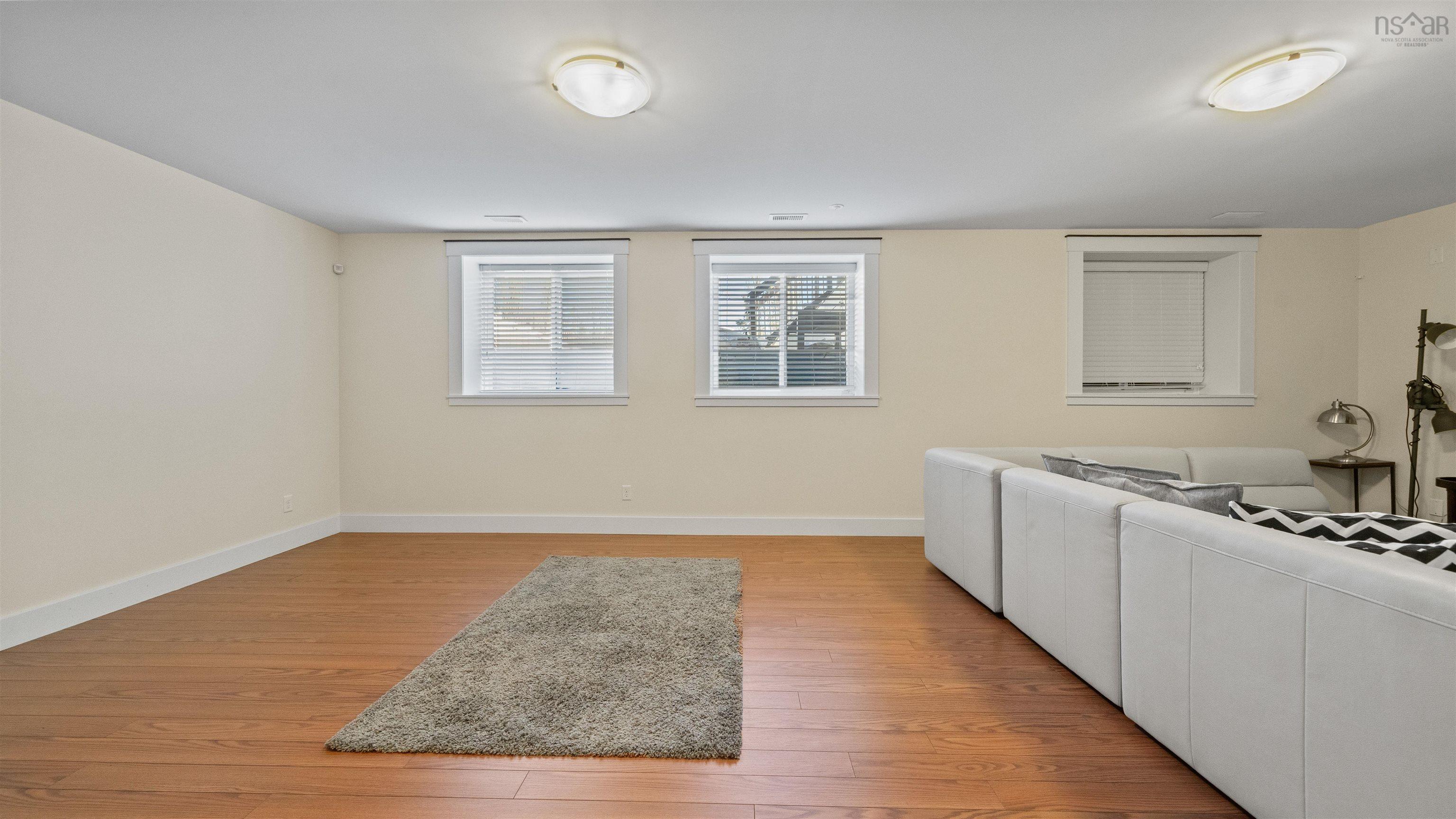 $949,900.00: 8 HollyHock Way, West Bedford